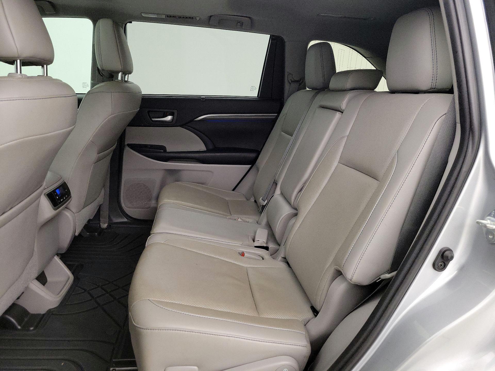 Thumbnail: 2019 Toyota Highlander - 20