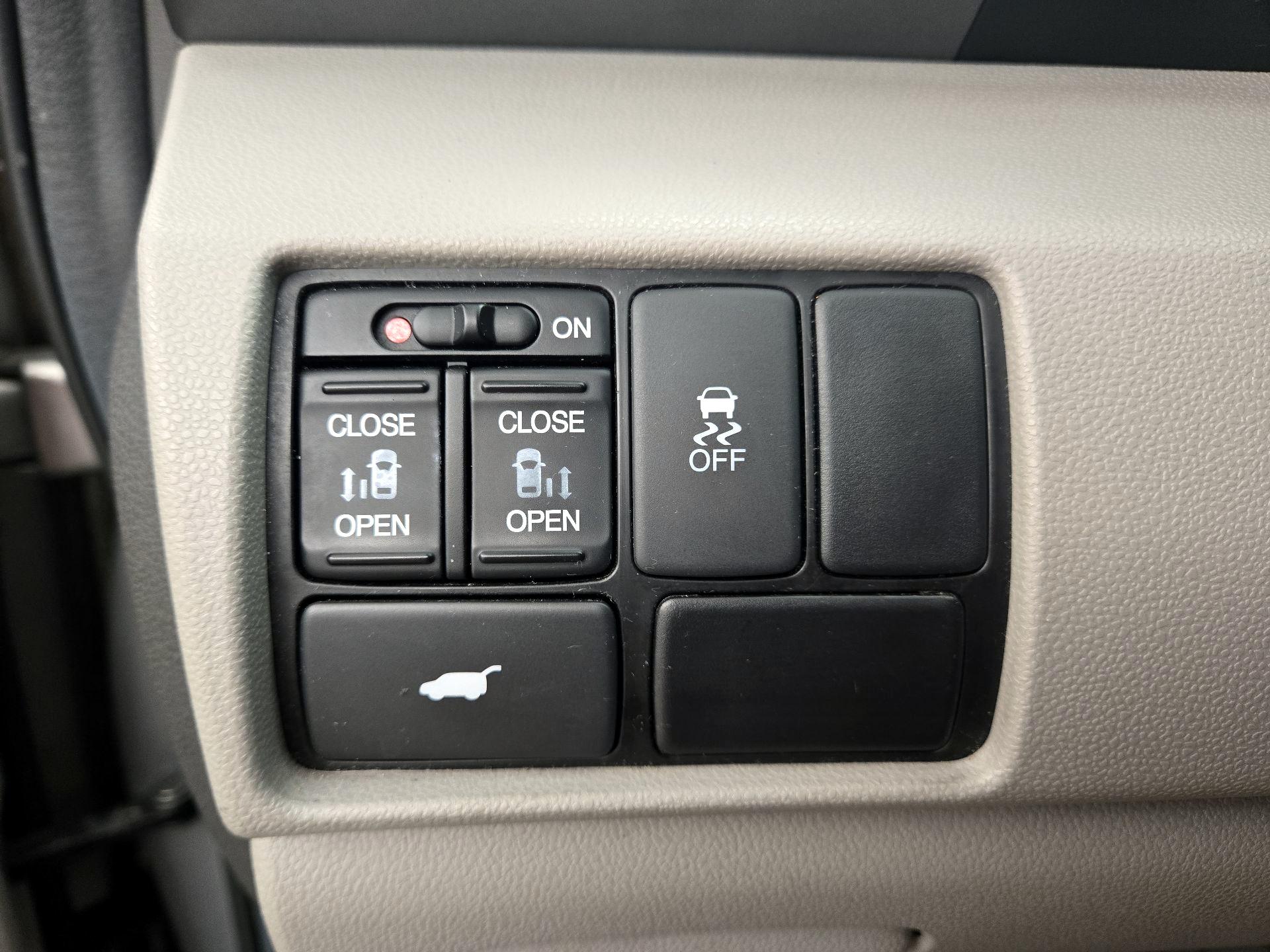 Thumbnail: 2013 Honda Odyssey - 13