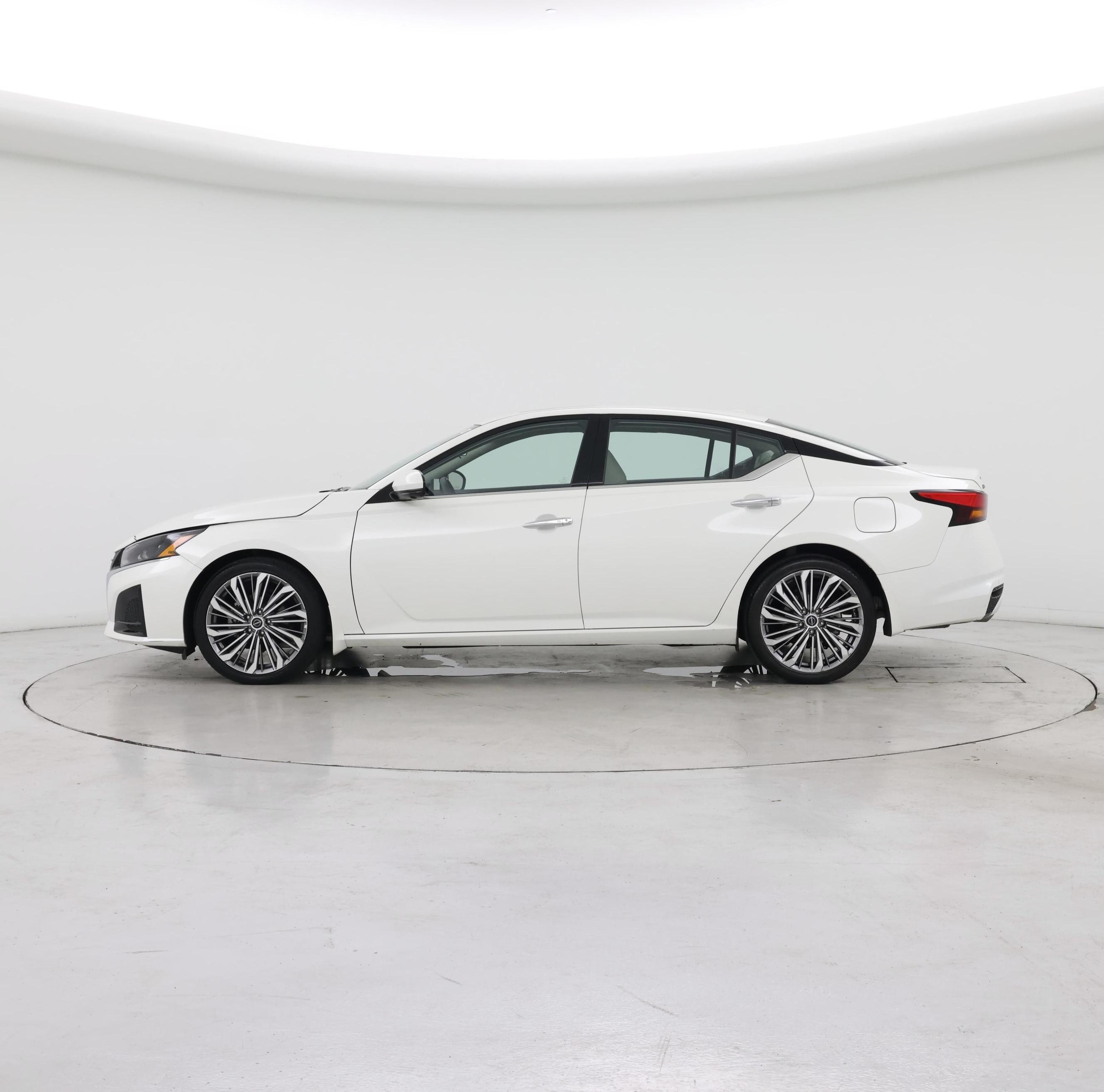 Thumbnail: 2025 Nissan Altima - 3
