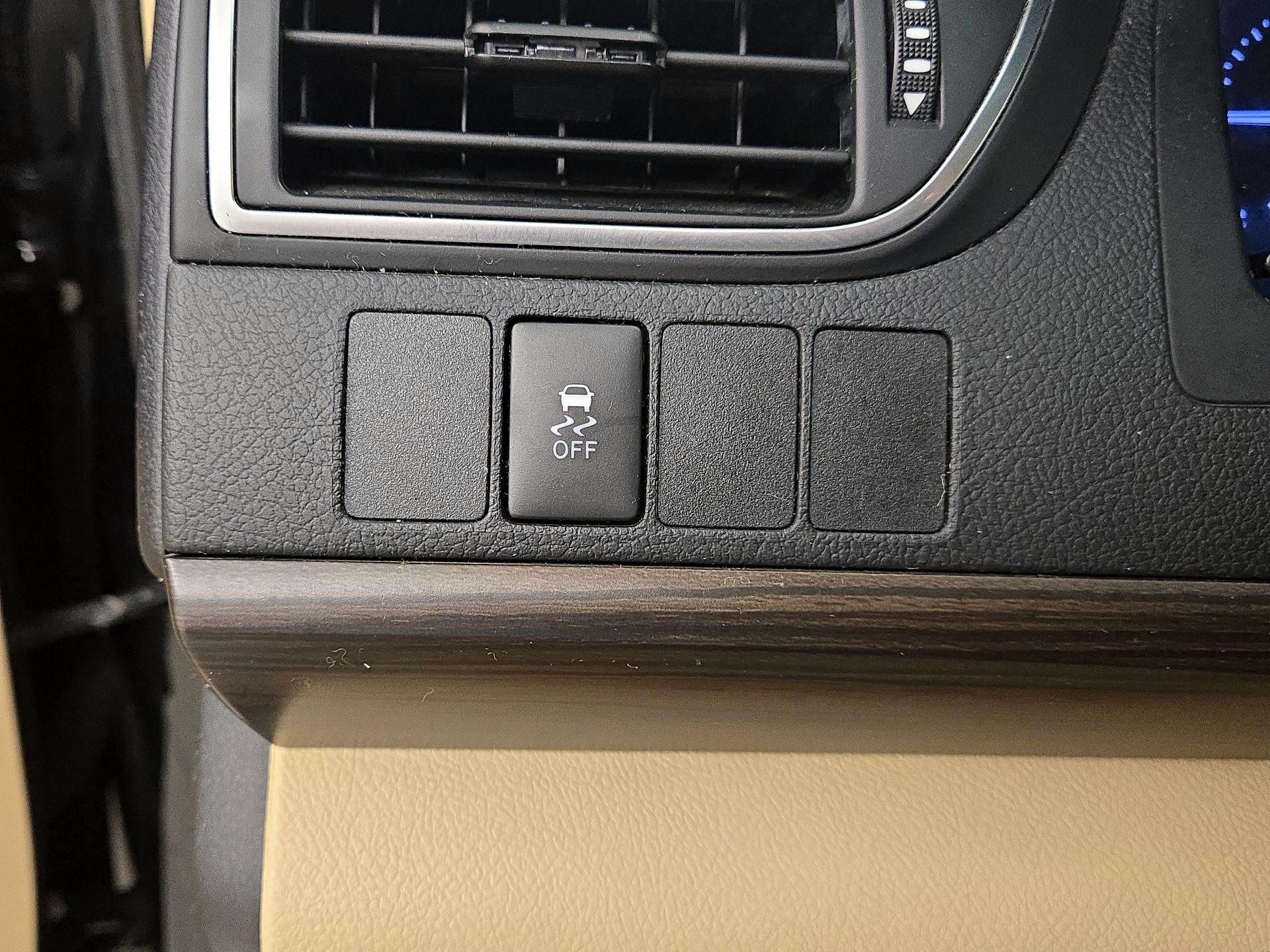 Thumbnail: 2016 Toyota Camry - 13