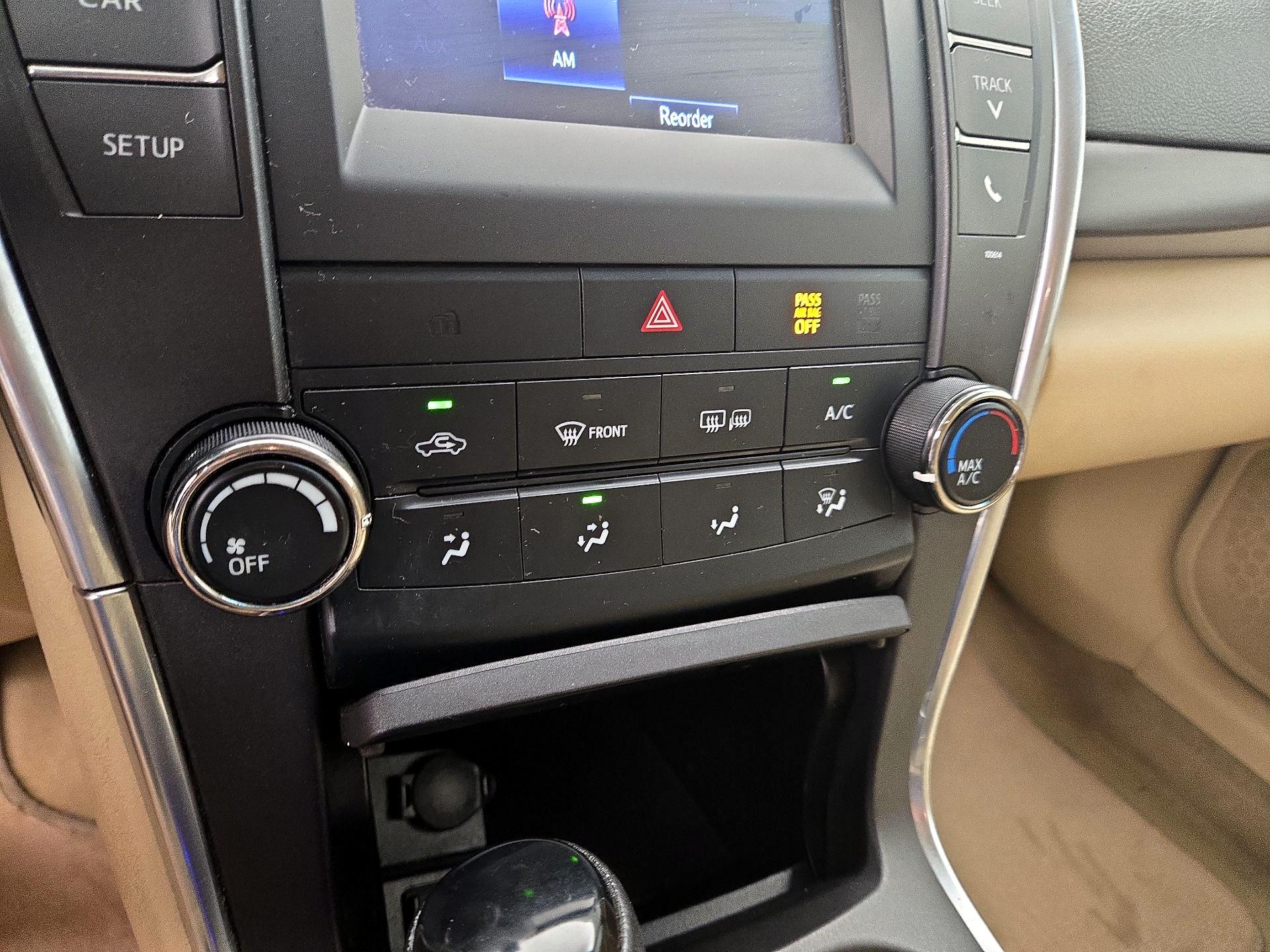 Thumbnail: 2016 Toyota Camry - 16