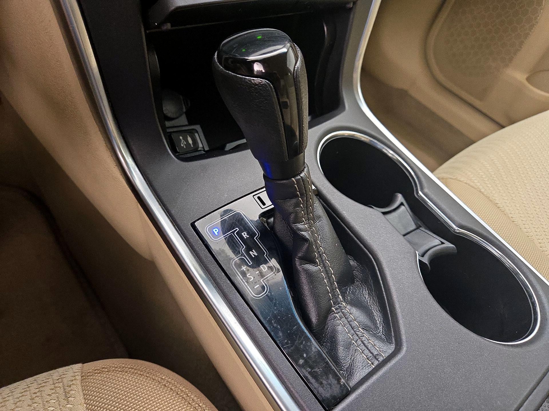 Thumbnail: 2016 Toyota Camry - 17