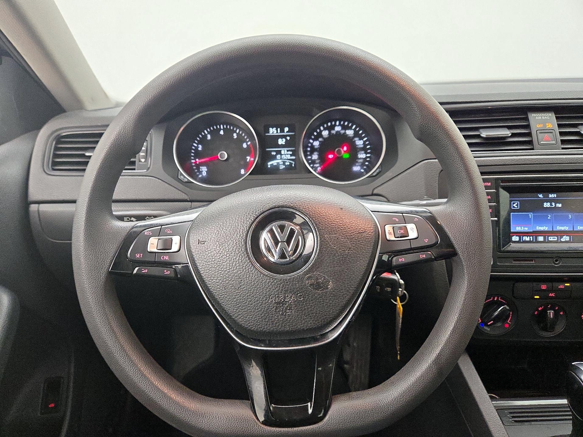 Thumbnail: 2016 Volkswagen Jetta - 10