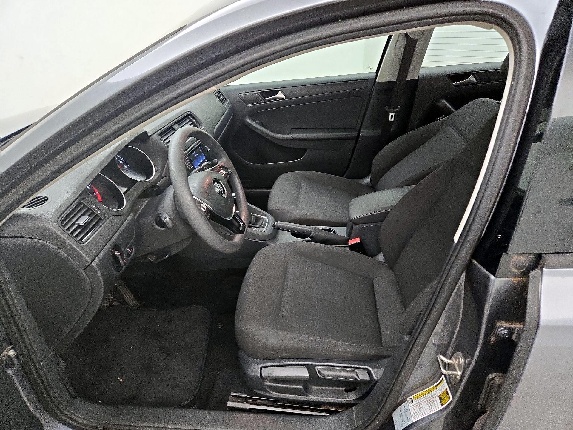 Thumbnail: 2016 Volkswagen Jetta - 11