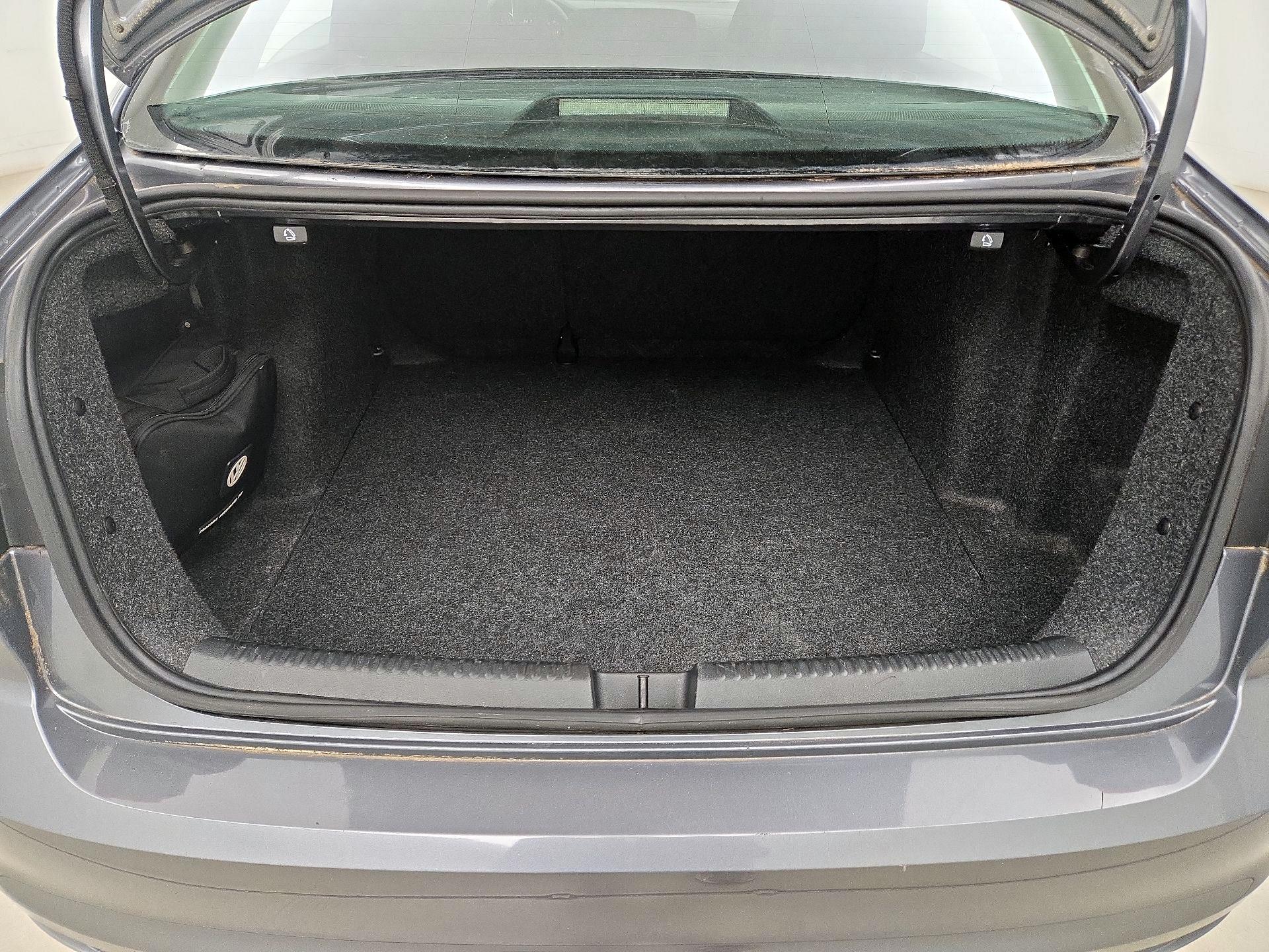 Thumbnail: 2016 Volkswagen Jetta - 18