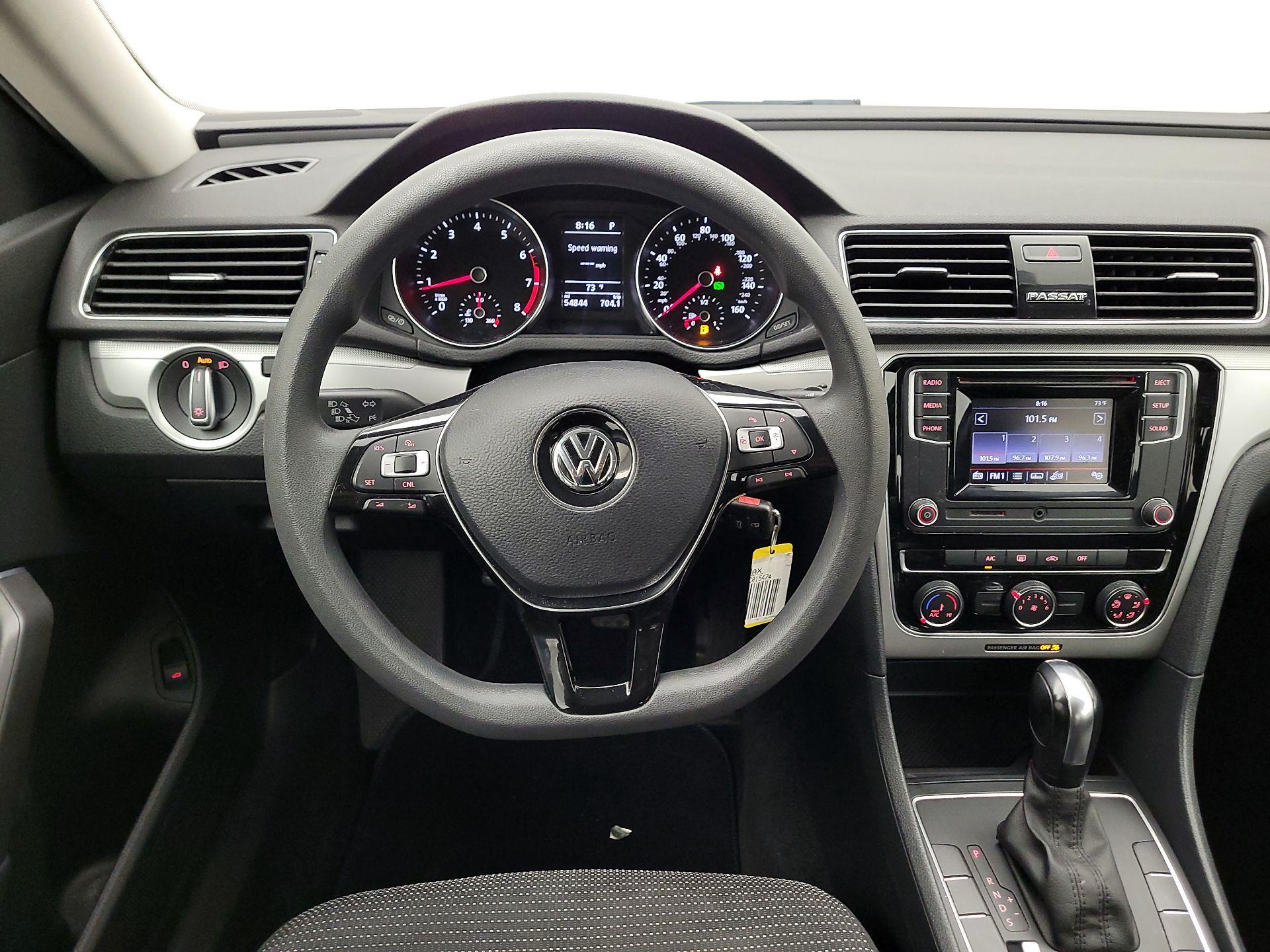 Thumbnail: 2018 Volkswagen Passat - 10