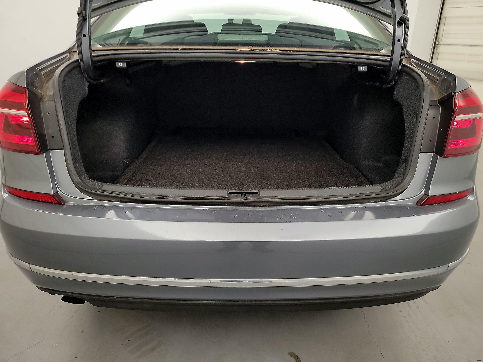 Thumbnail: 2018 Volkswagen Passat - 20