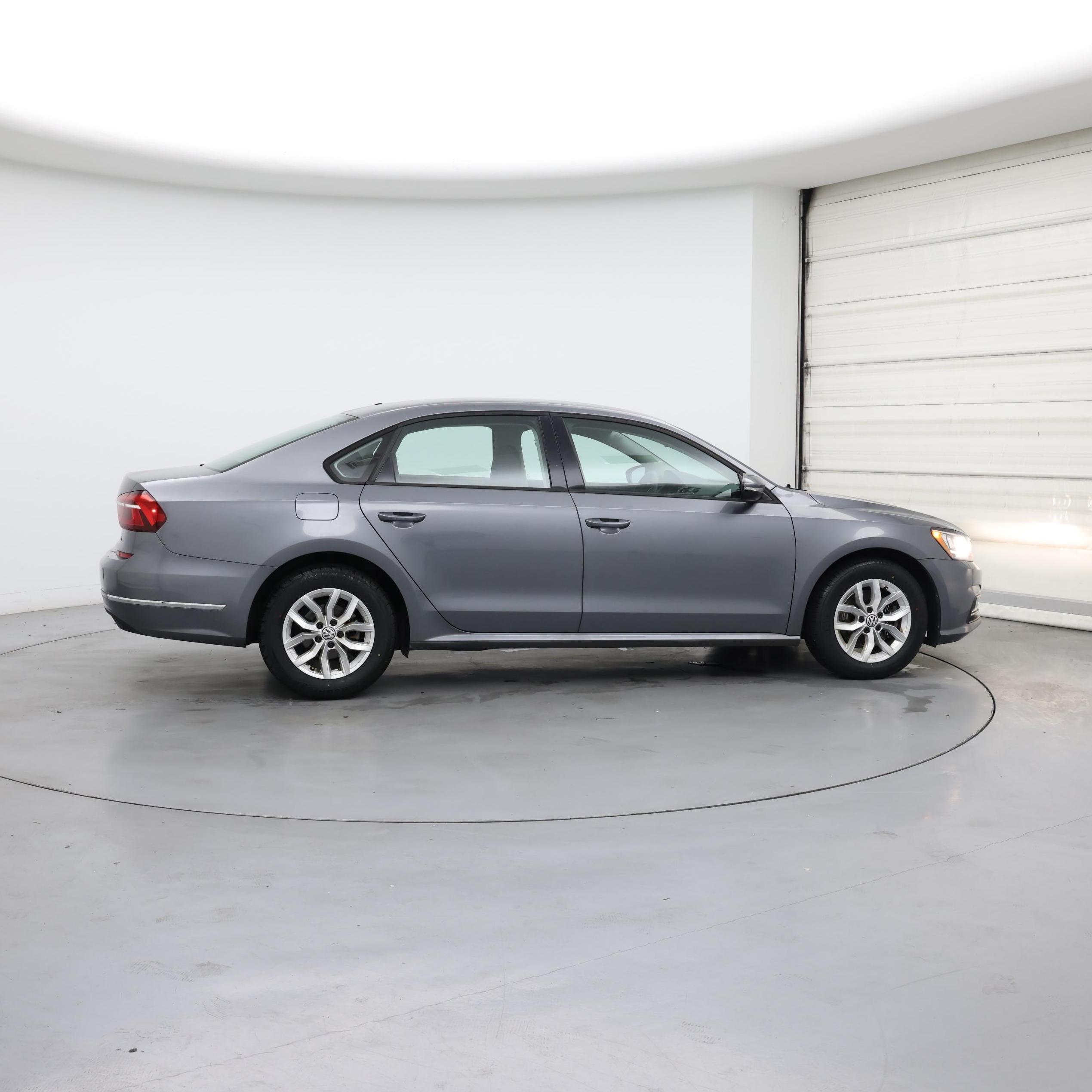 Thumbnail: 2018 Volkswagen Passat - 7