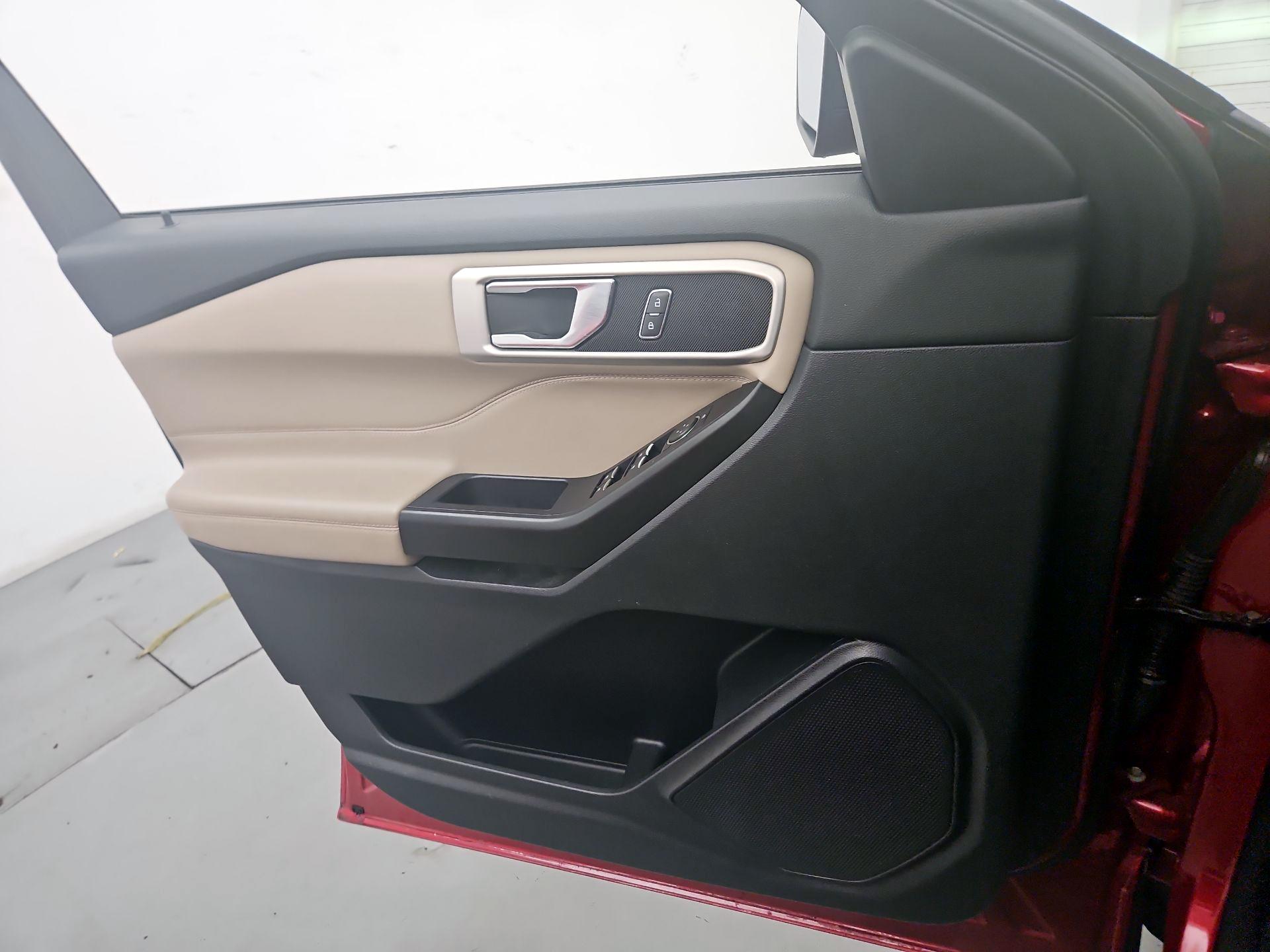 Thumbnail: 2020 Ford Explorer - 12