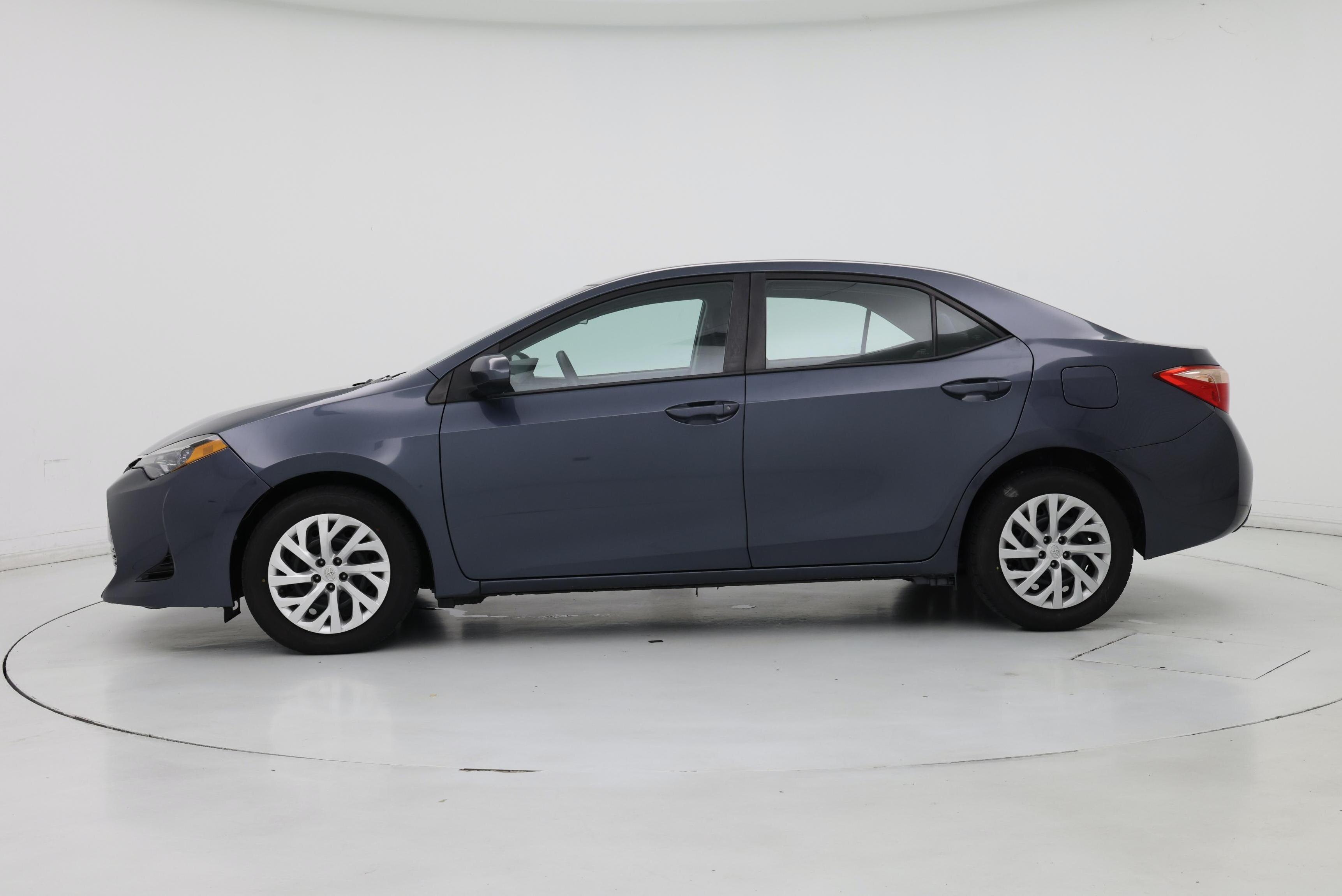 Thumbnail: 2018 Toyota Corolla - 3