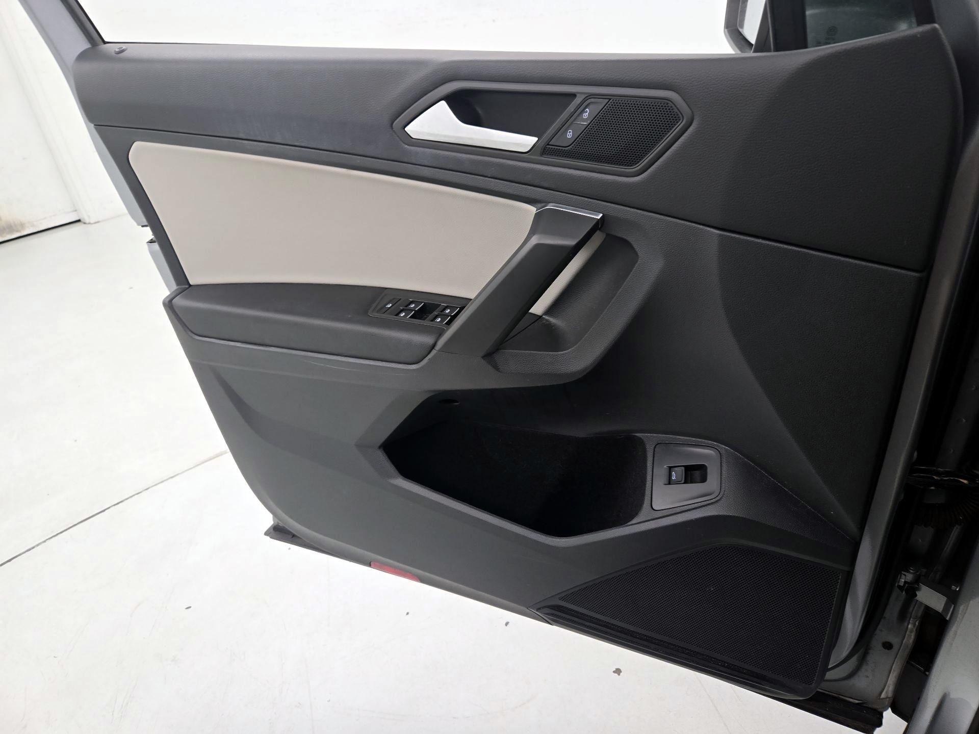 Thumbnail: 2021 Volkswagen Tiguan - 12
