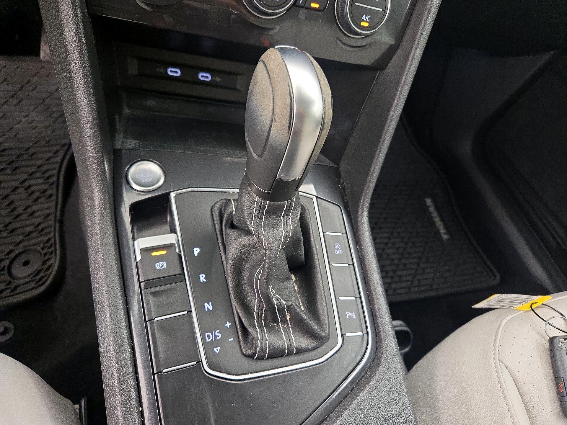 Thumbnail: 2021 Volkswagen Tiguan - 18