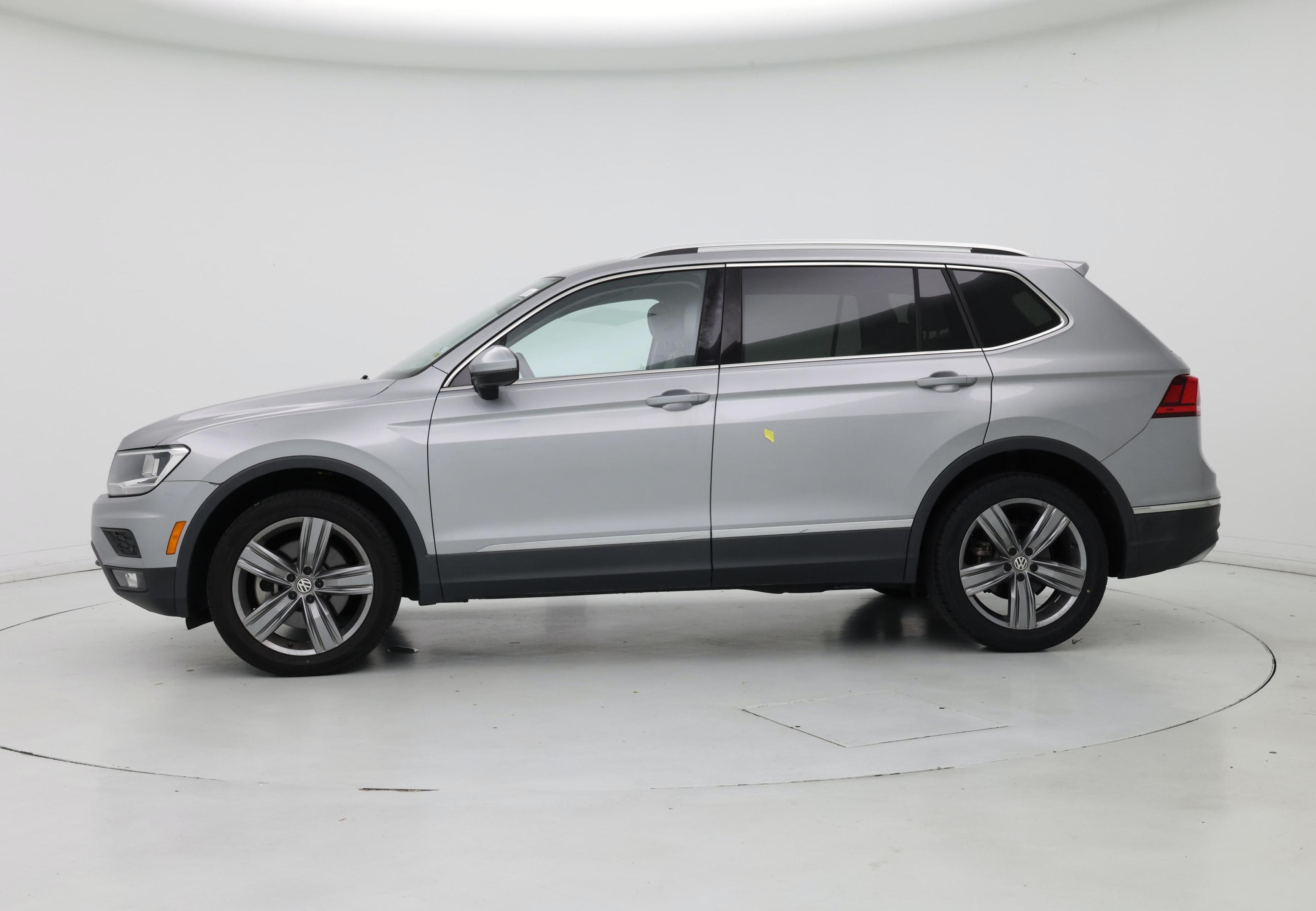 Thumbnail: 2021 Volkswagen Tiguan - 3