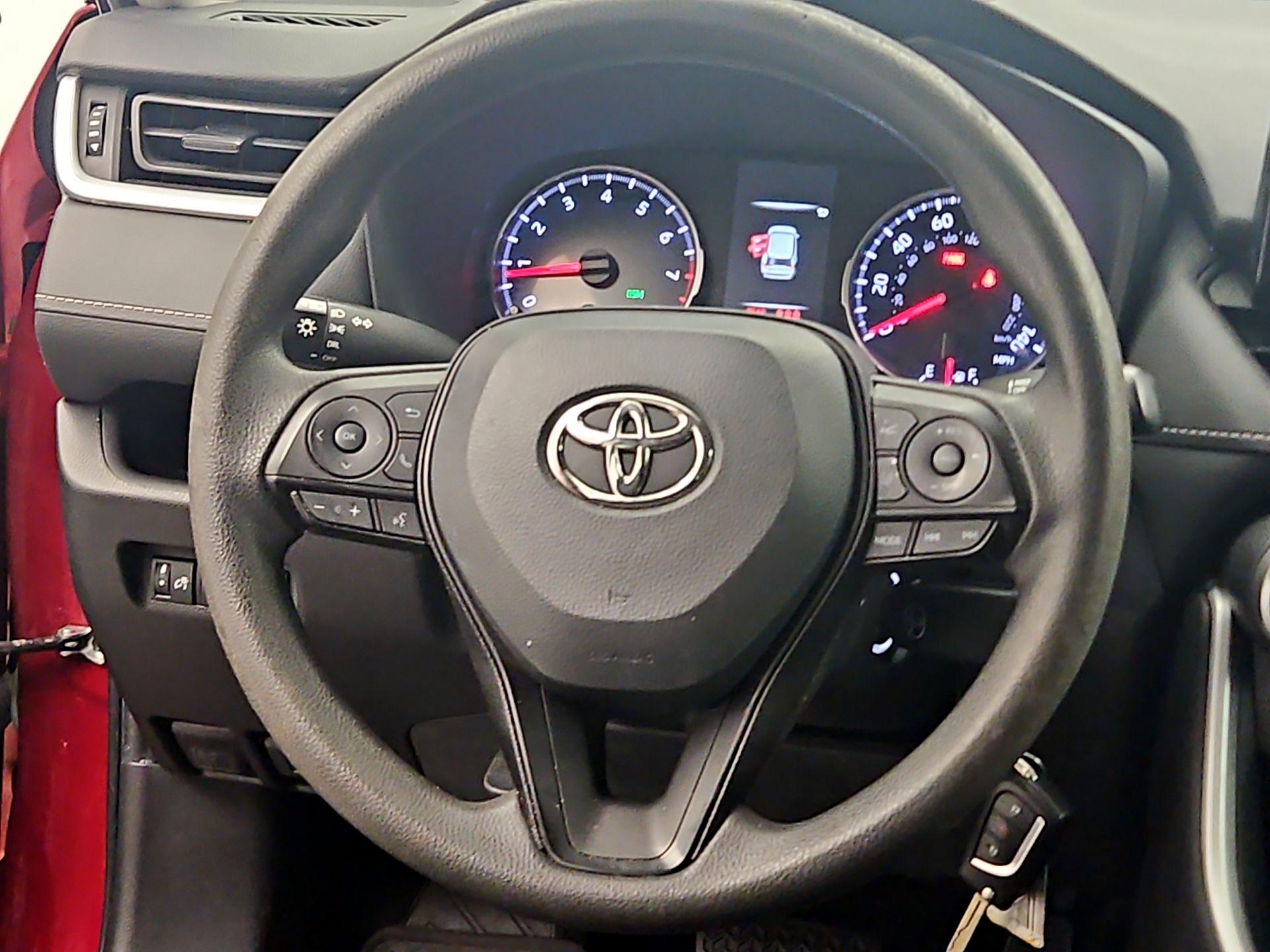 Thumbnail: 2022 Toyota RAV4 - 10