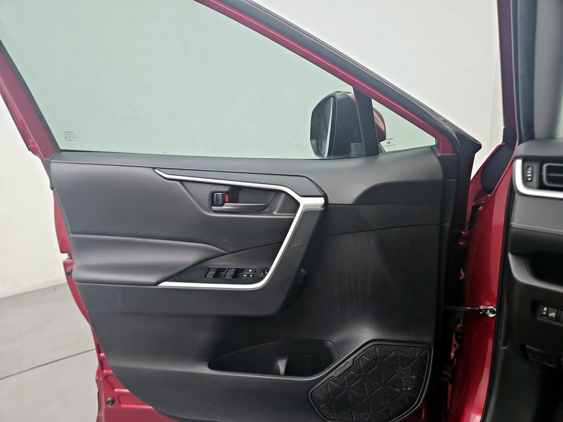 Thumbnail: 2022 Toyota RAV4 - 12