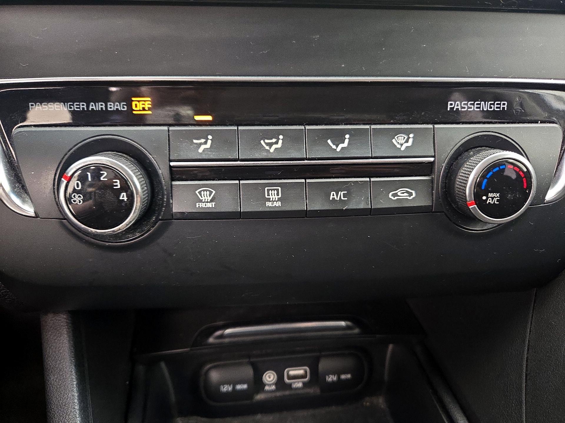 Thumbnail: 2016 Kia Optima - 16