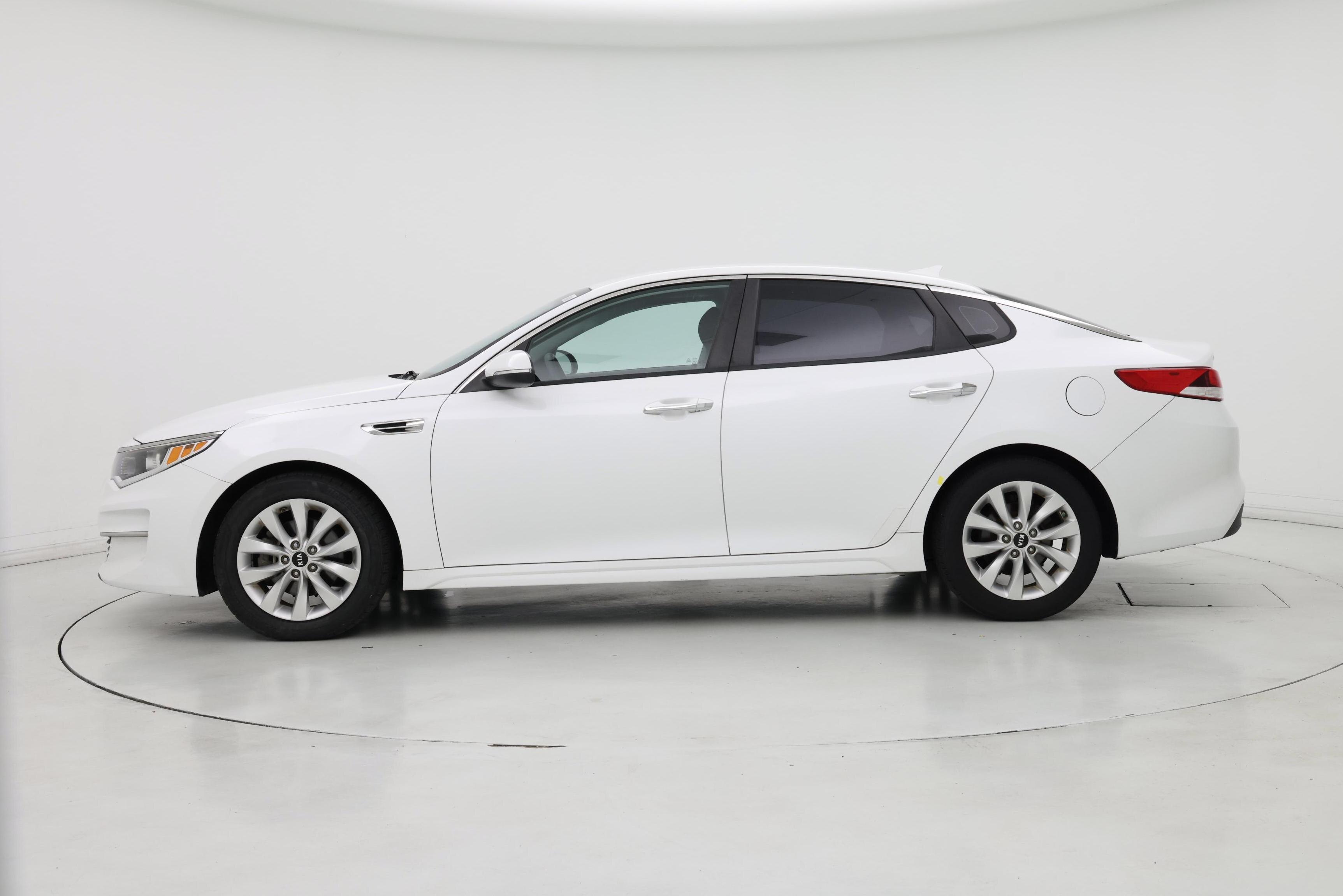 Thumbnail: 2016 Kia Optima - 3