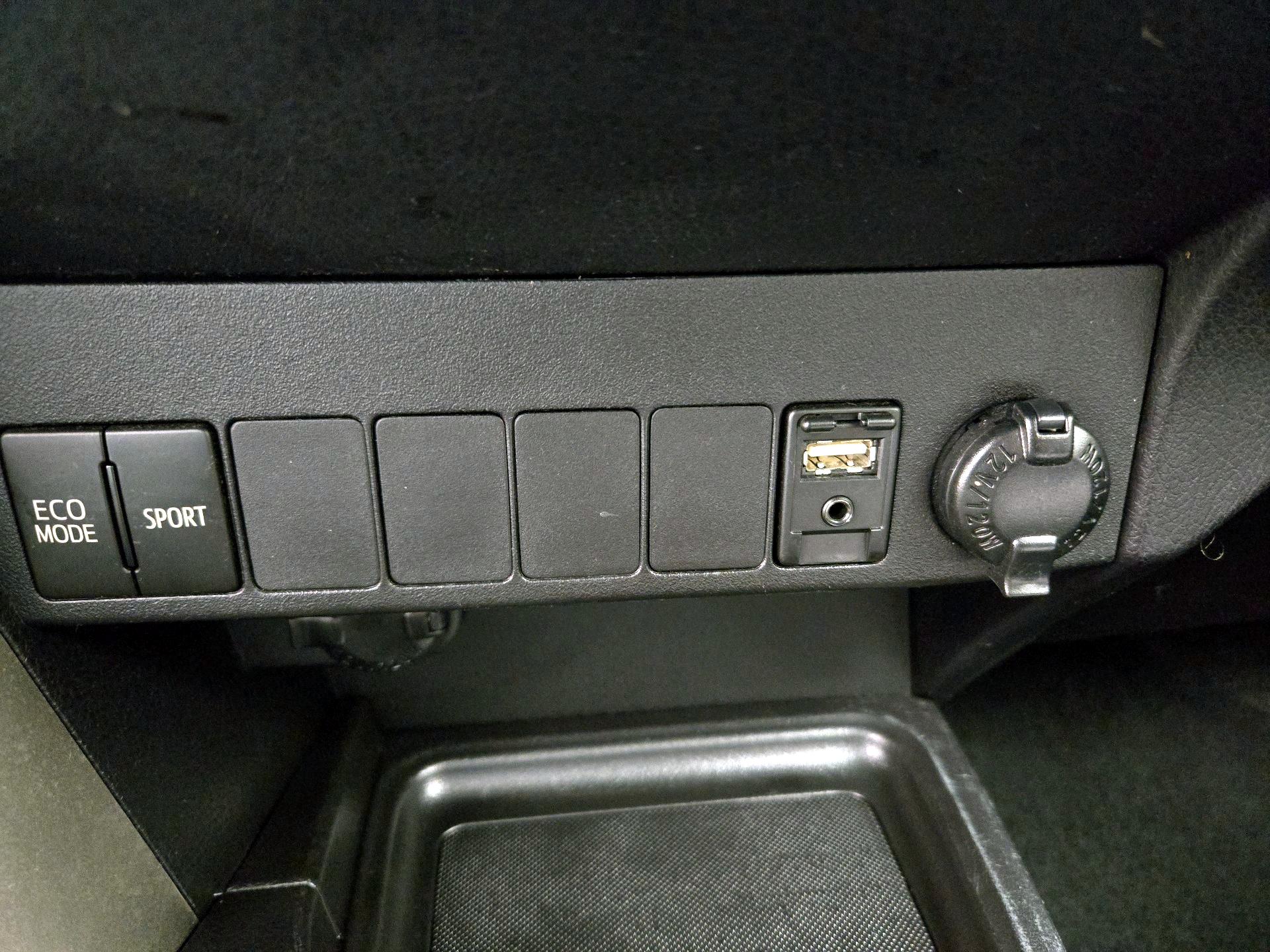 Thumbnail: 2014 Toyota RAV4 - 18