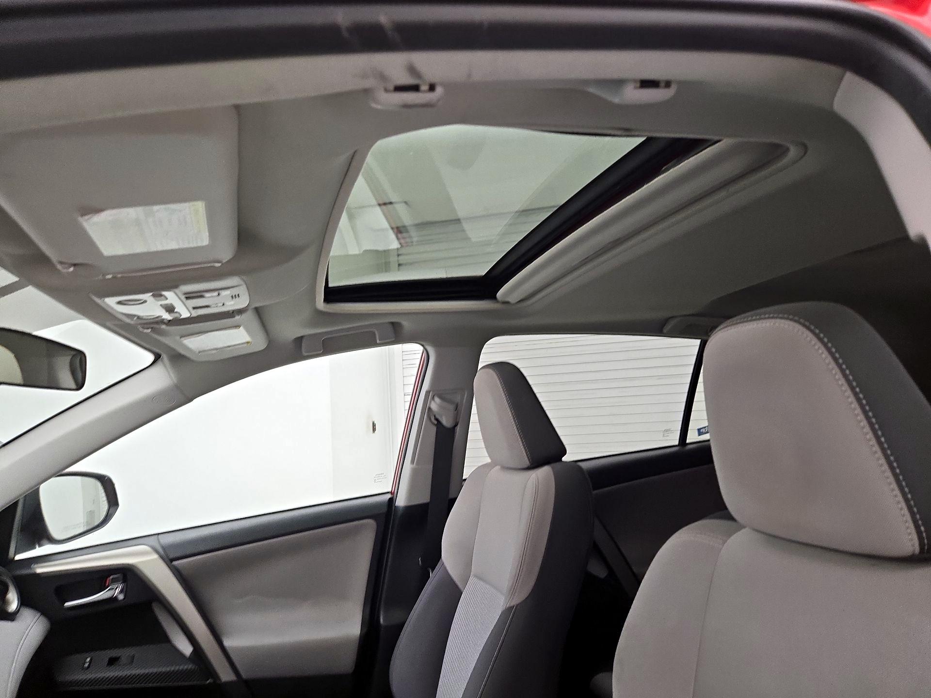 Thumbnail: 2014 Toyota RAV4 - 19