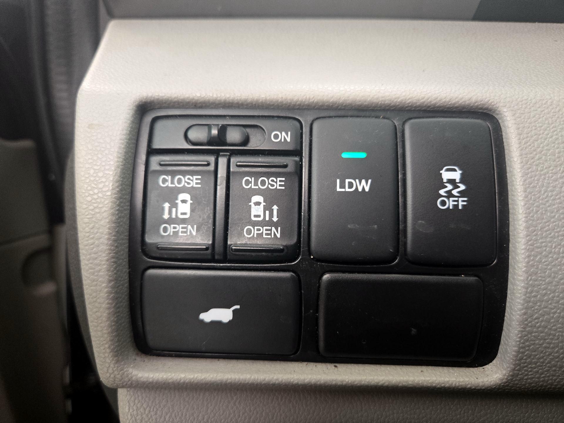 Thumbnail: 2016 Honda Odyssey - 13