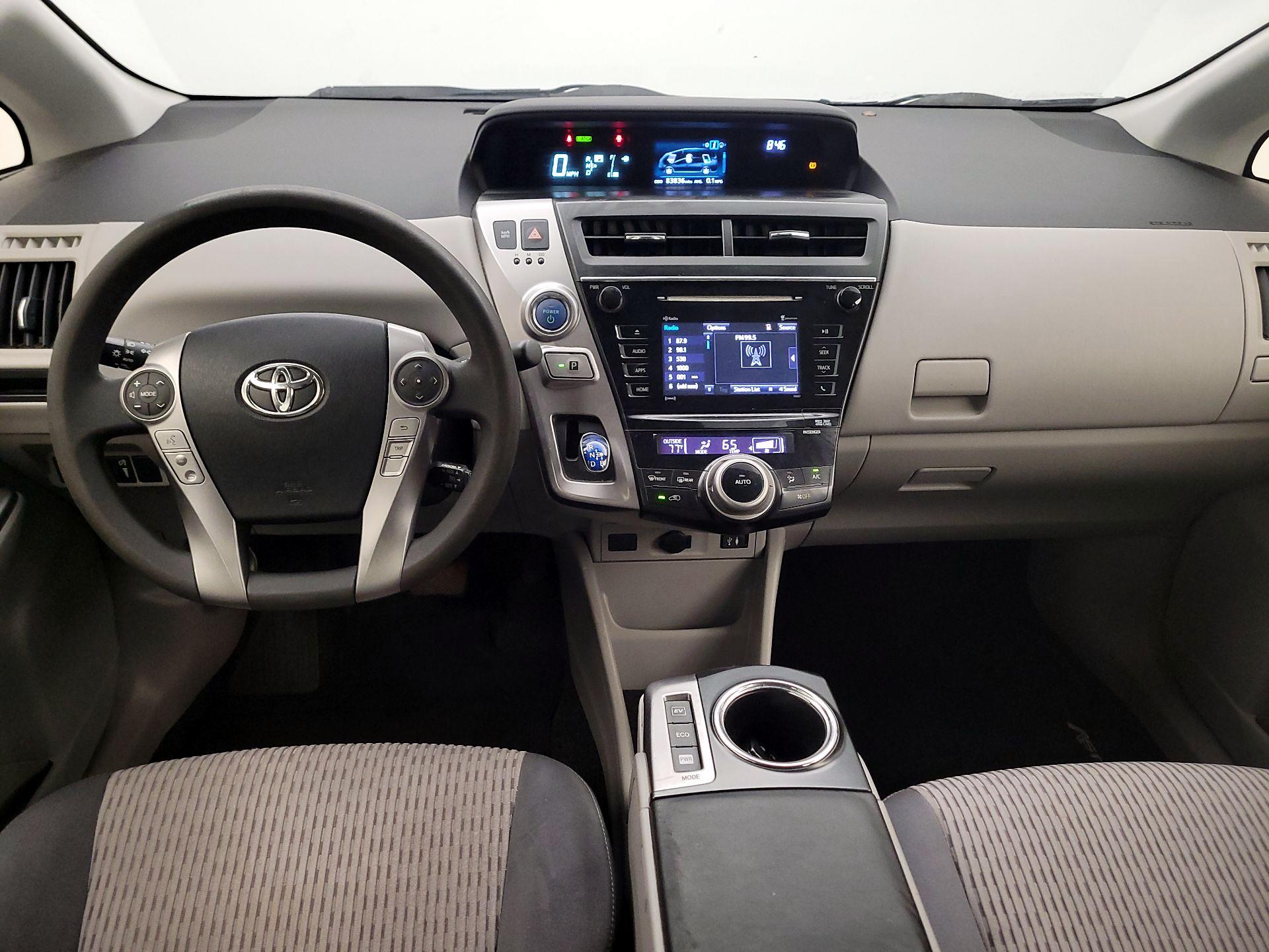 Thumbnail: 2016 Toyota Prius v - 9