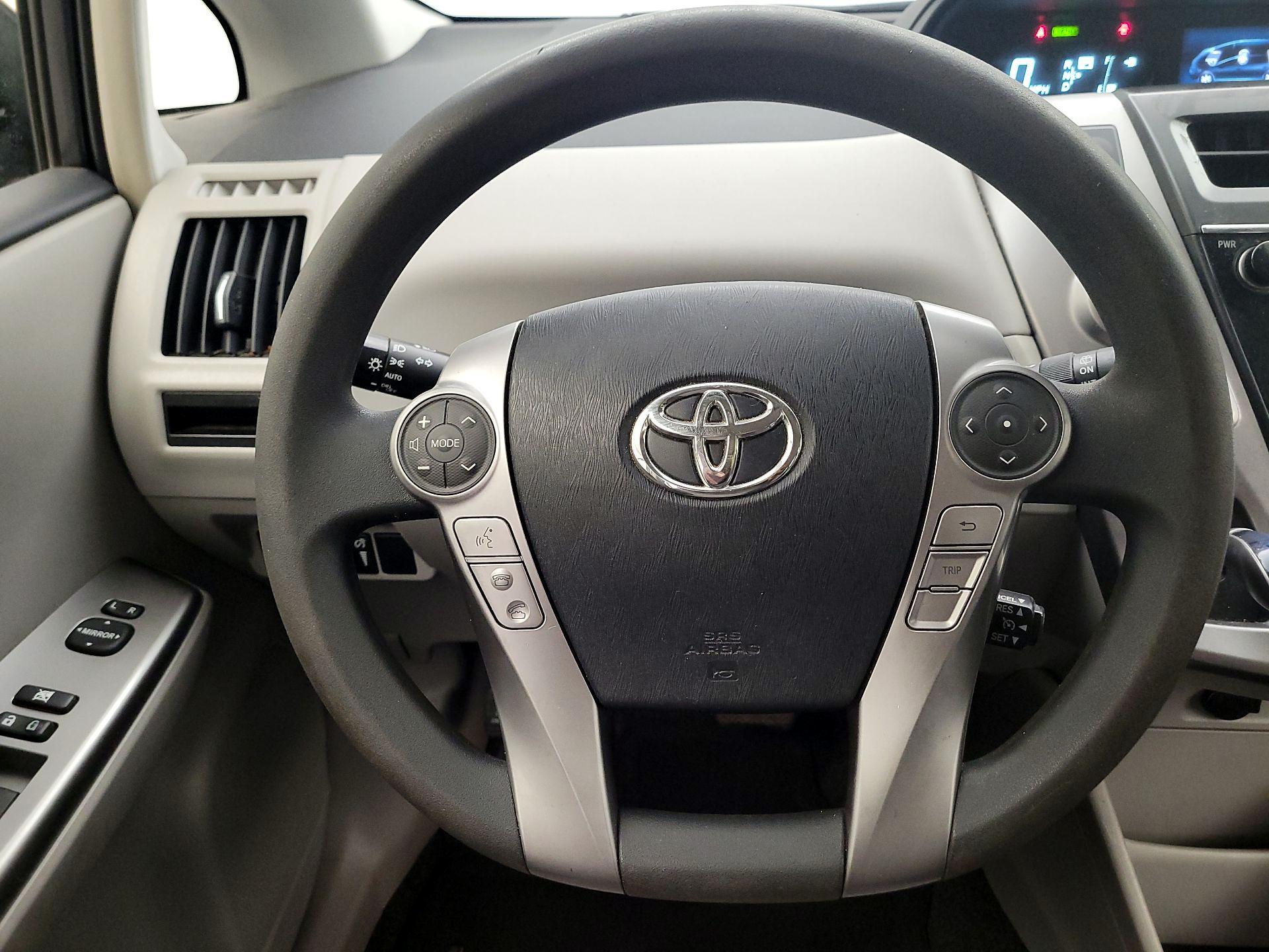 Thumbnail: 2016 Toyota Prius v - 10