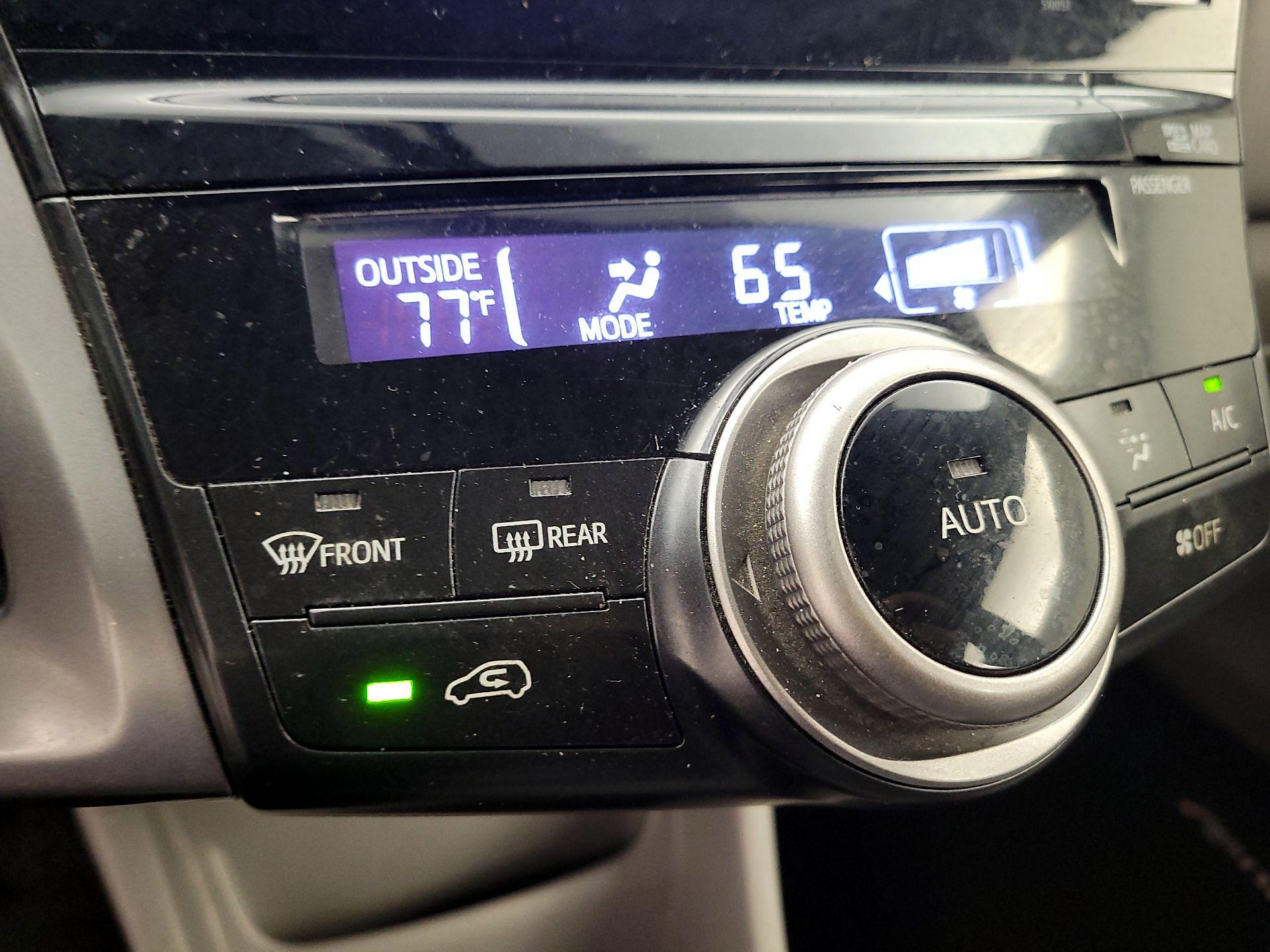 Thumbnail: 2016 Toyota Prius v - 14