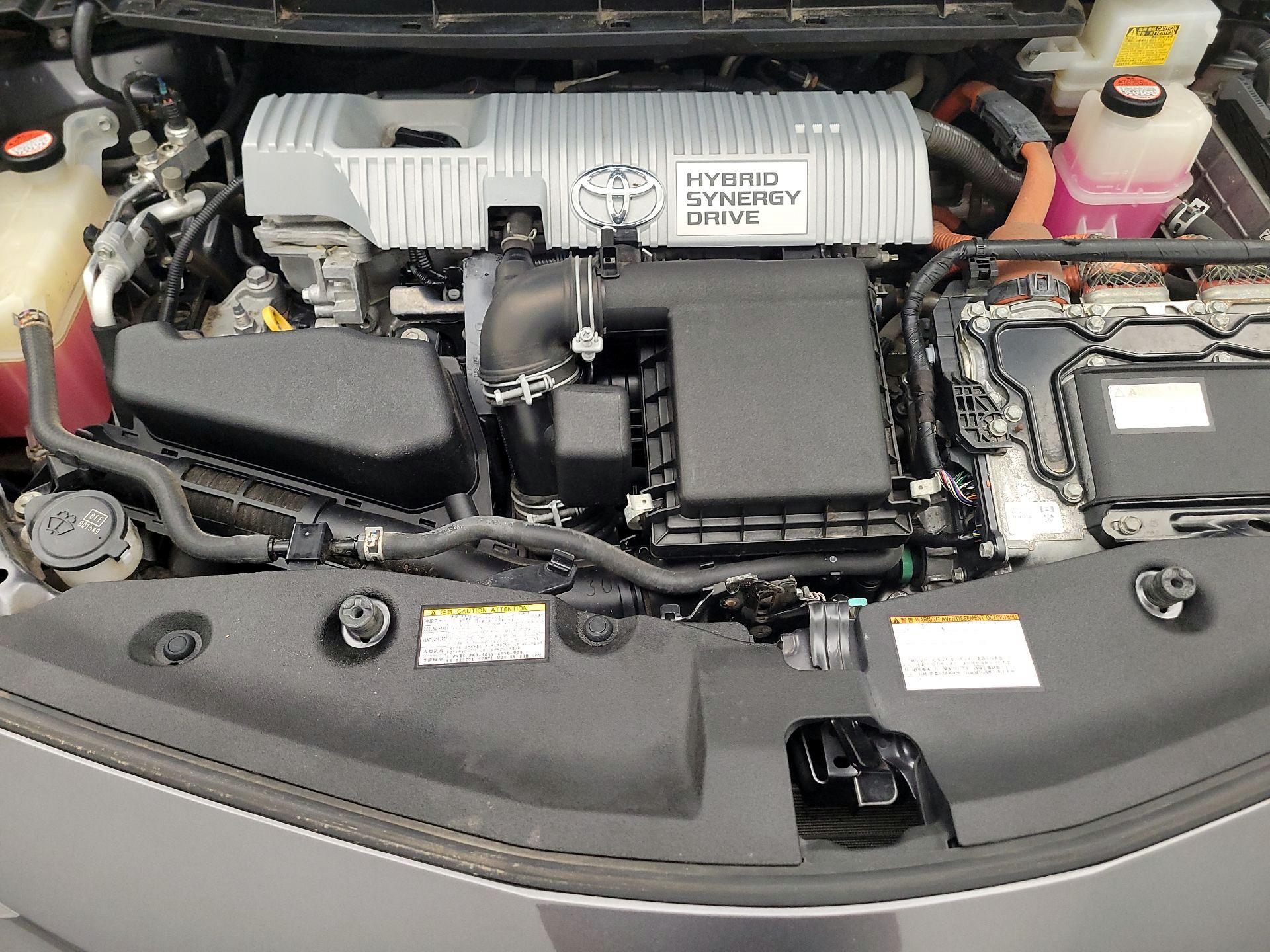 Thumbnail: 2016 Toyota Prius v - 17