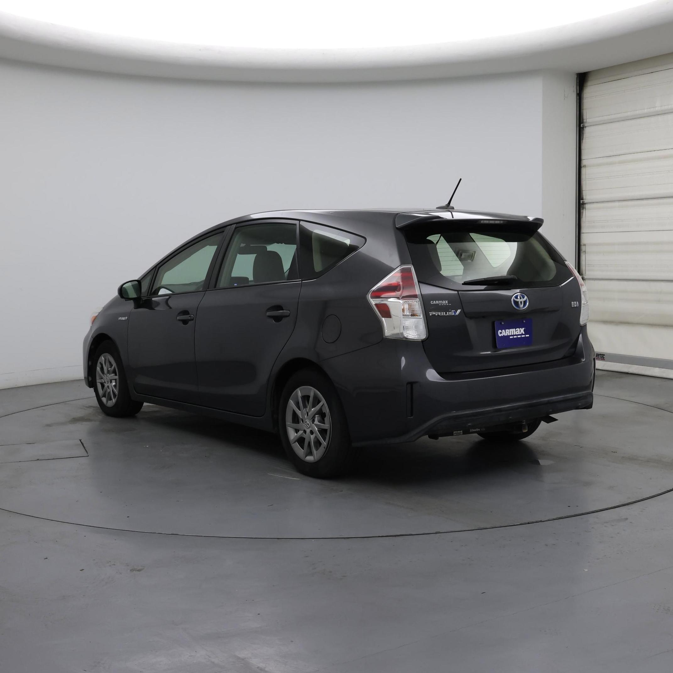 Thumbnail: 2016 Toyota Prius v - 2