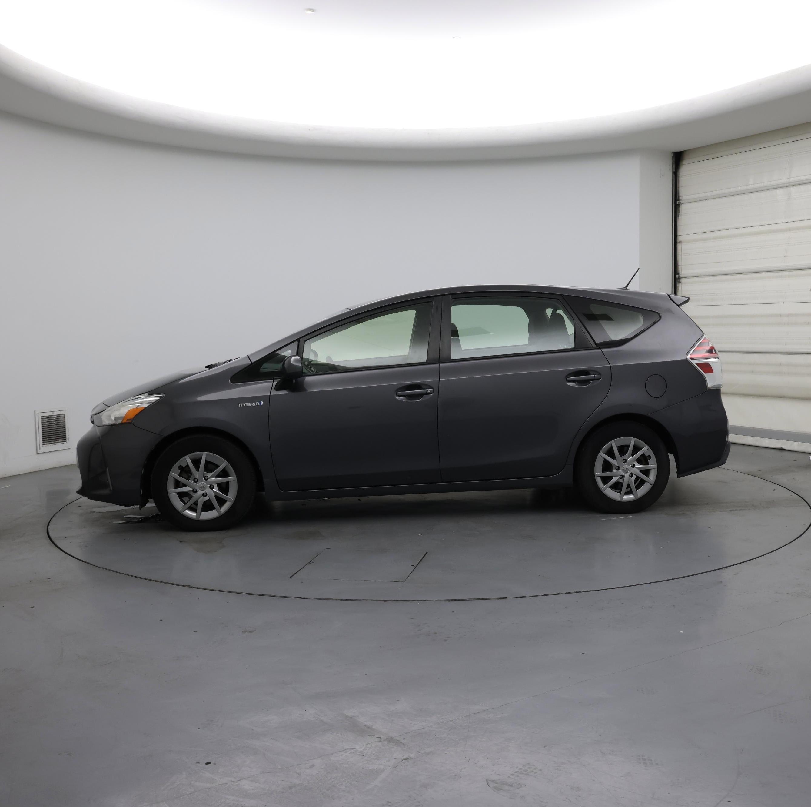 Thumbnail: 2016 Toyota Prius v - 3