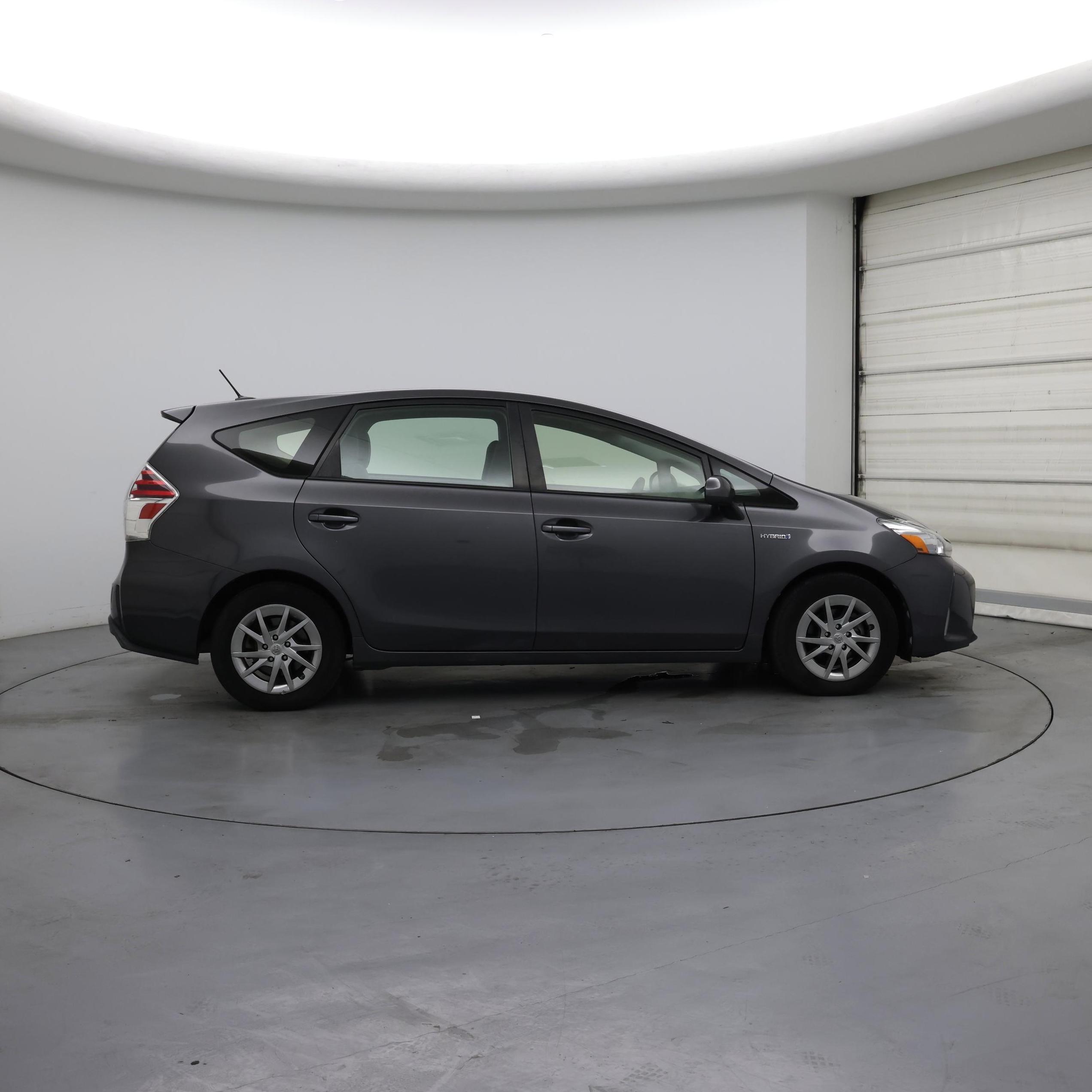 Thumbnail: 2016 Toyota Prius v - 7