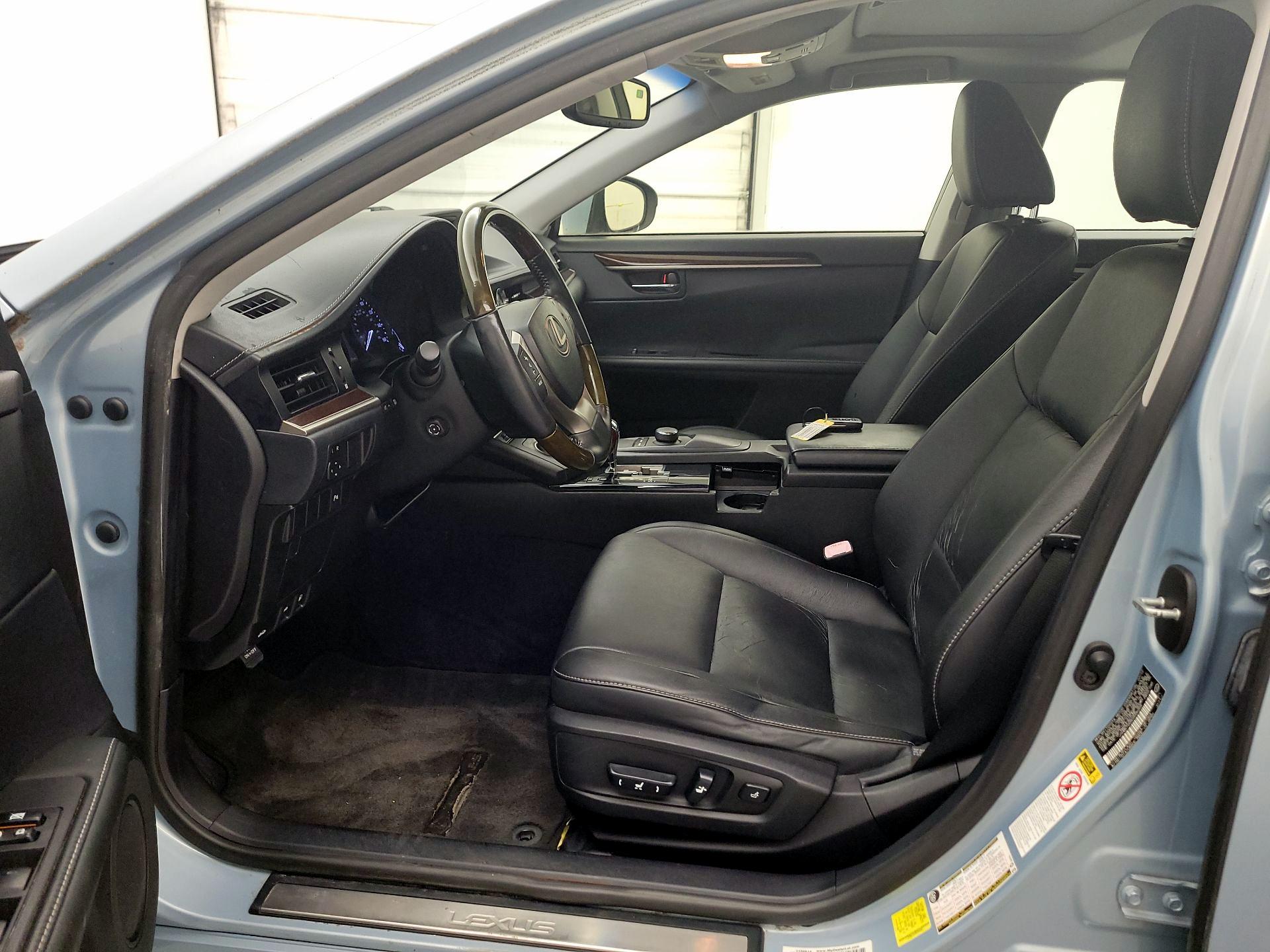 Thumbnail: 2013 Lexus ES - 11