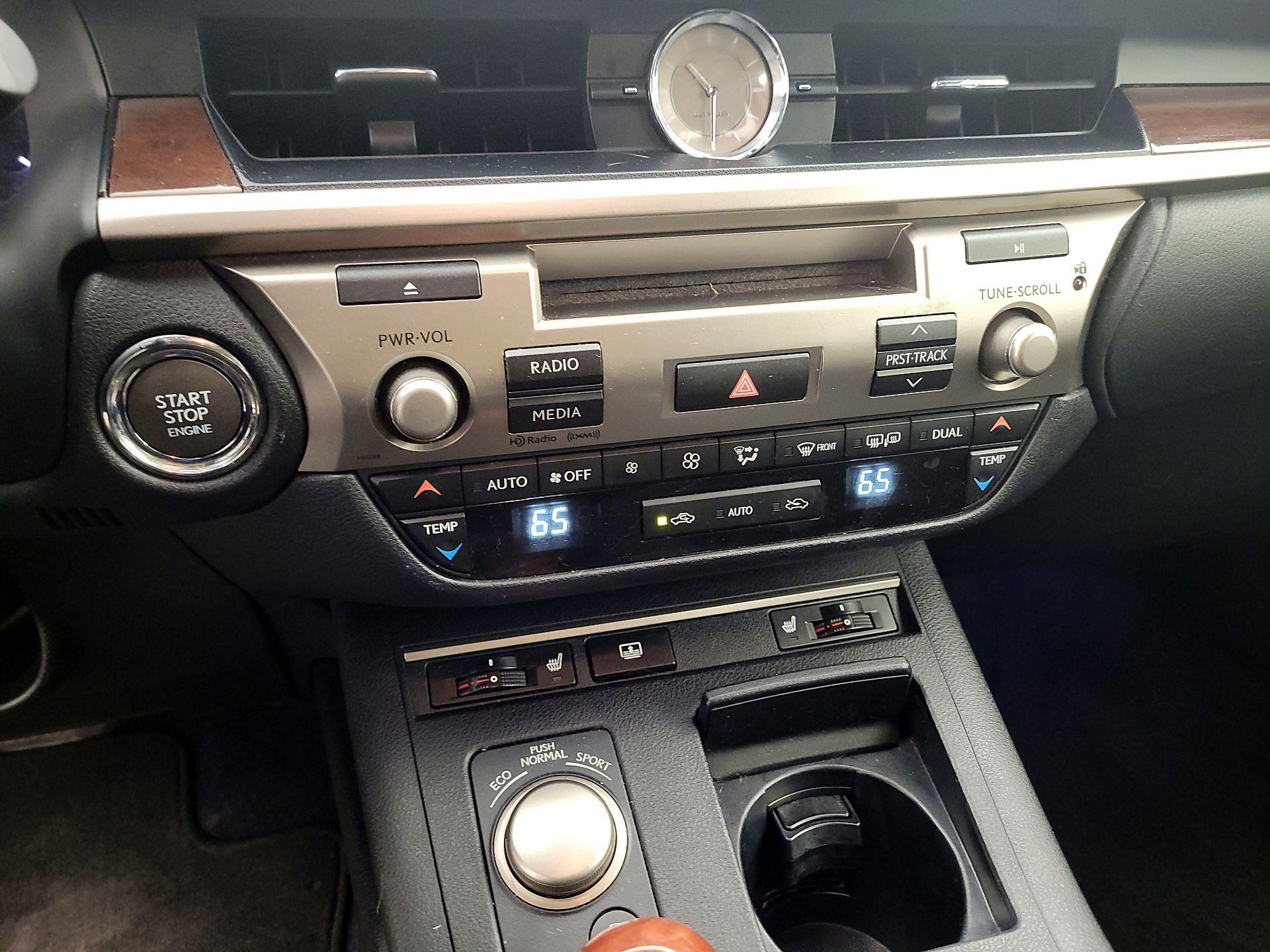 Thumbnail: 2013 Lexus ES - 16