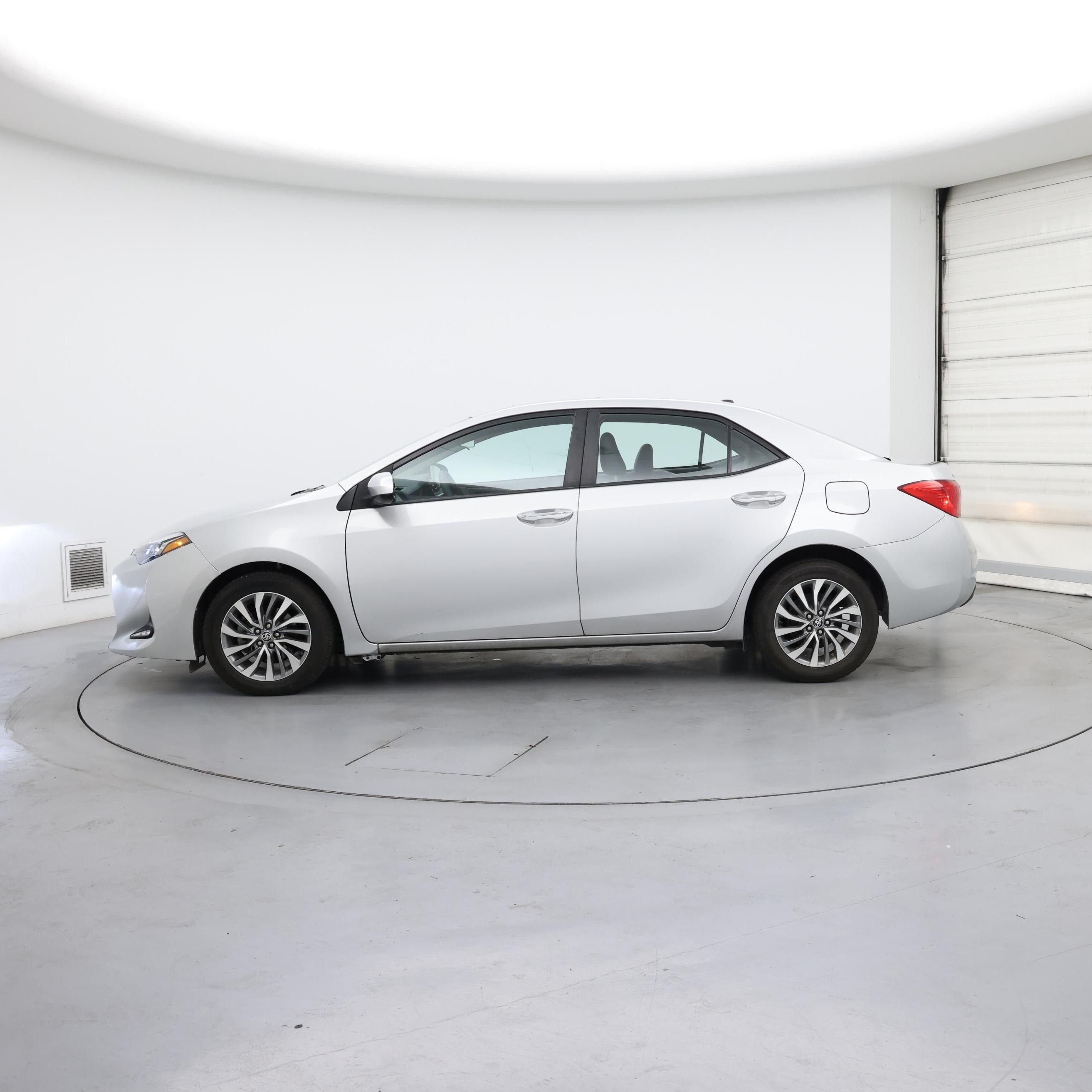 Thumbnail: 2017 Toyota Corolla - 3