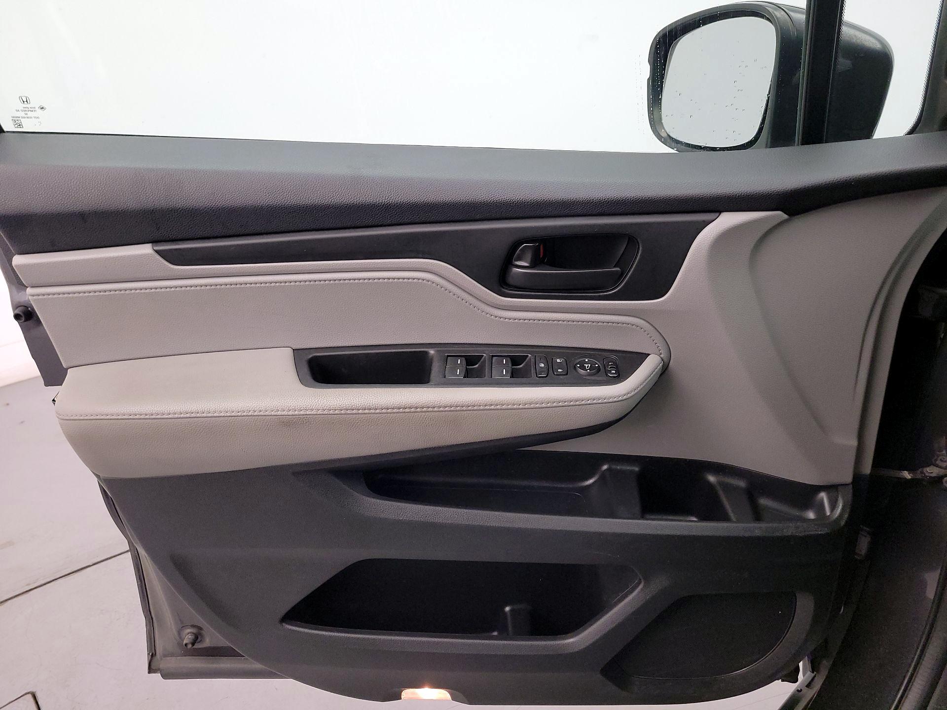 Thumbnail: 2018 Honda Odyssey - 12