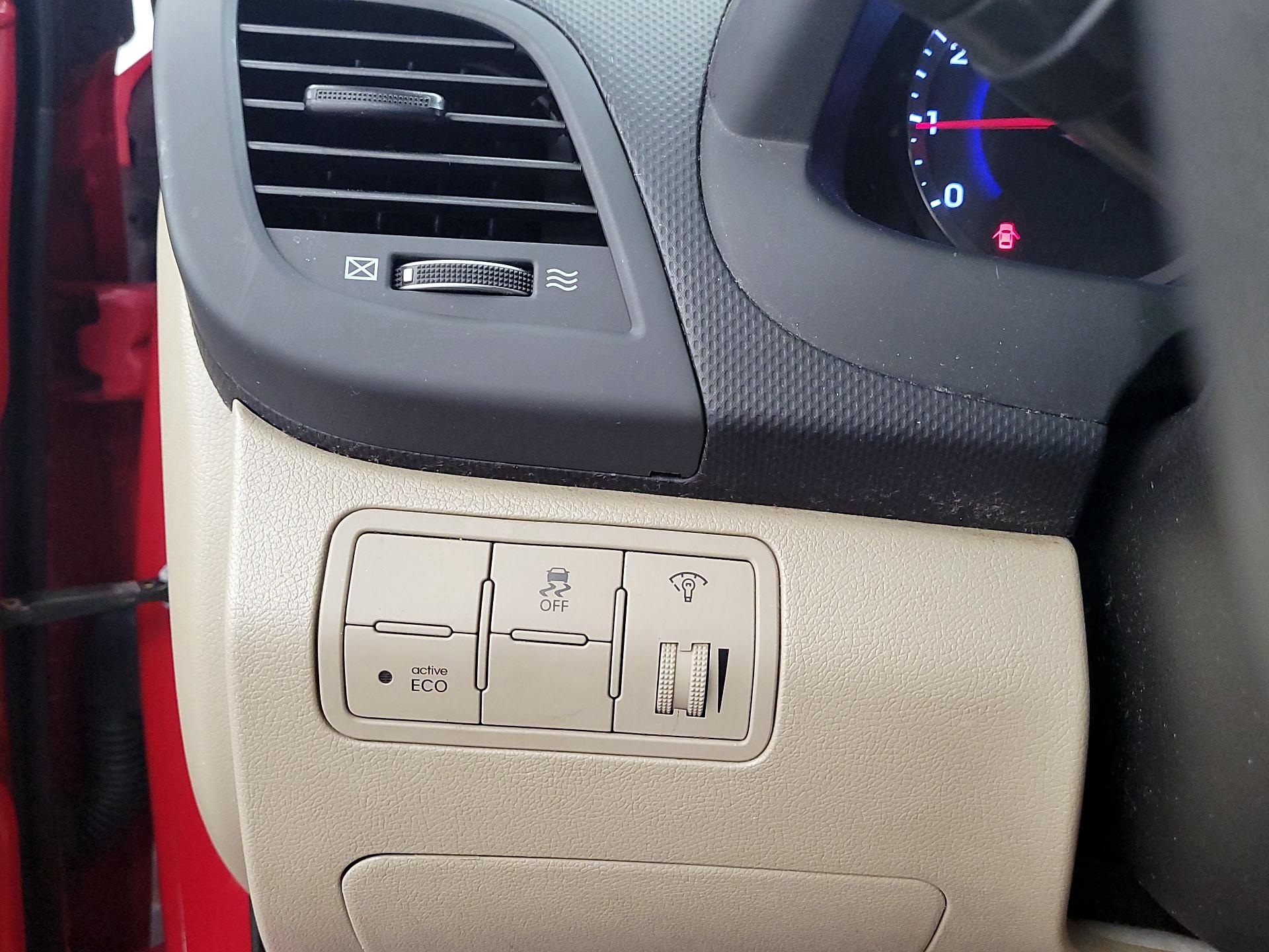 Thumbnail: 2015 Hyundai Accent - 13