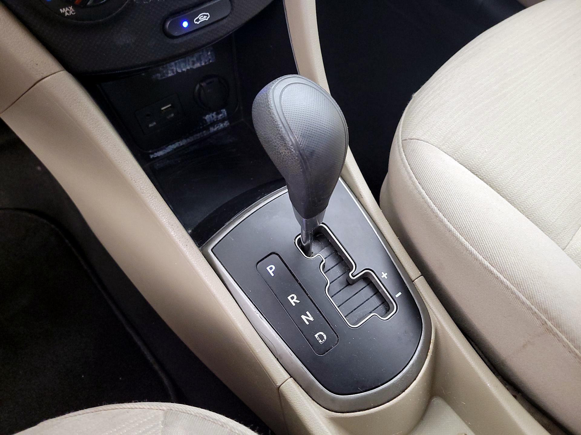 Thumbnail: 2015 Hyundai Accent - 16