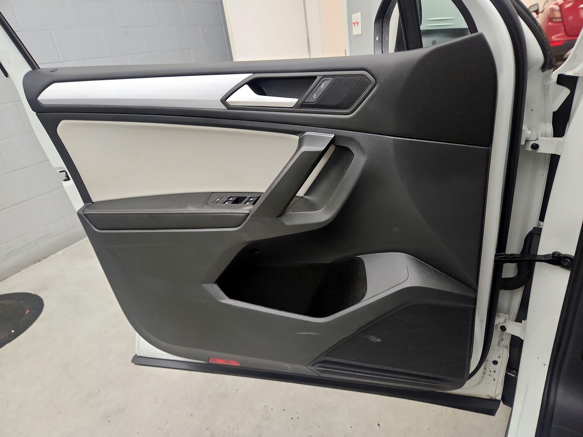 Thumbnail: 2022 Volkswagen Tiguan - 12