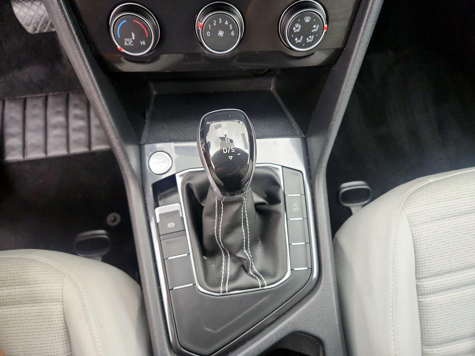 Thumbnail: 2022 Volkswagen Tiguan - 17