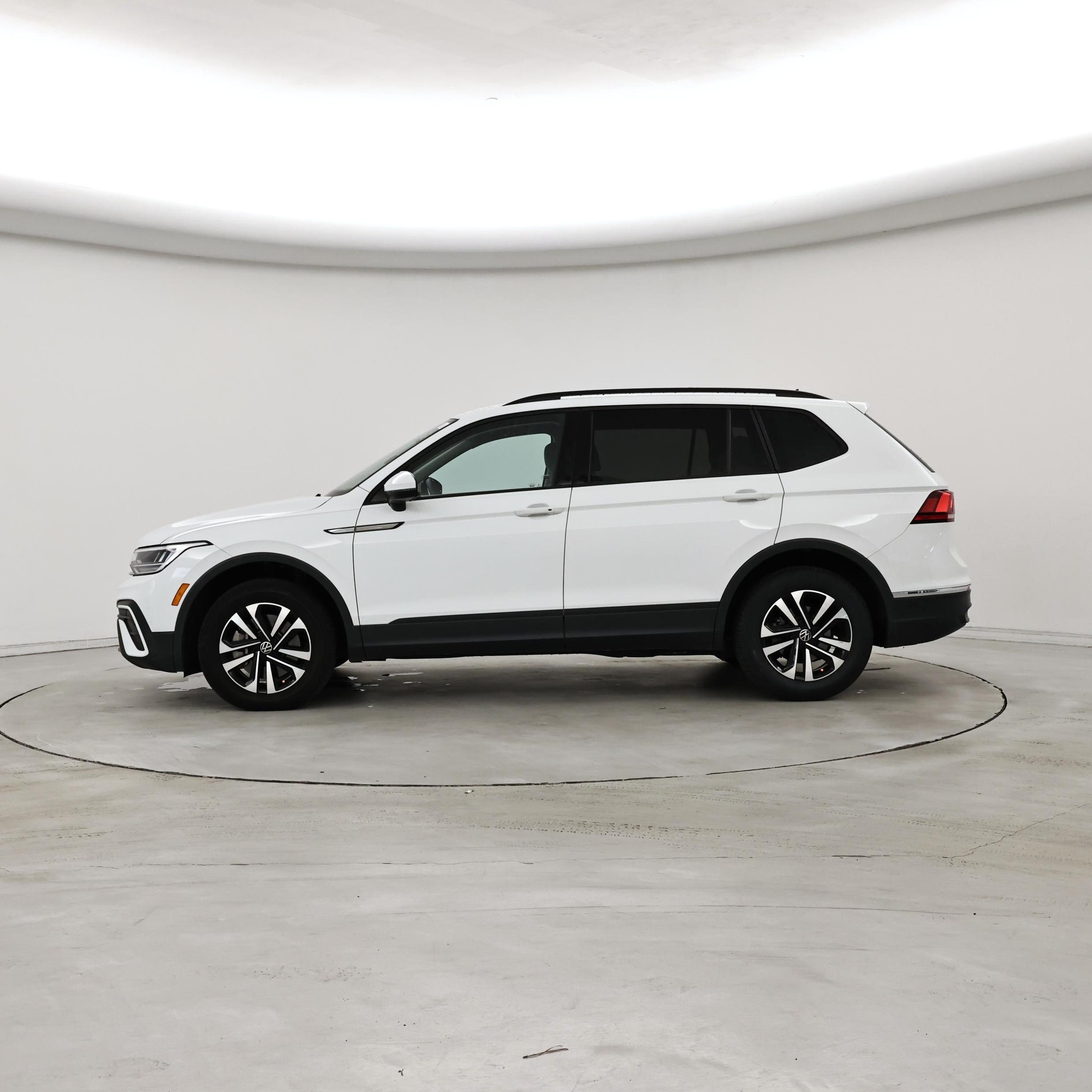 Thumbnail: 2022 Volkswagen Tiguan - 3