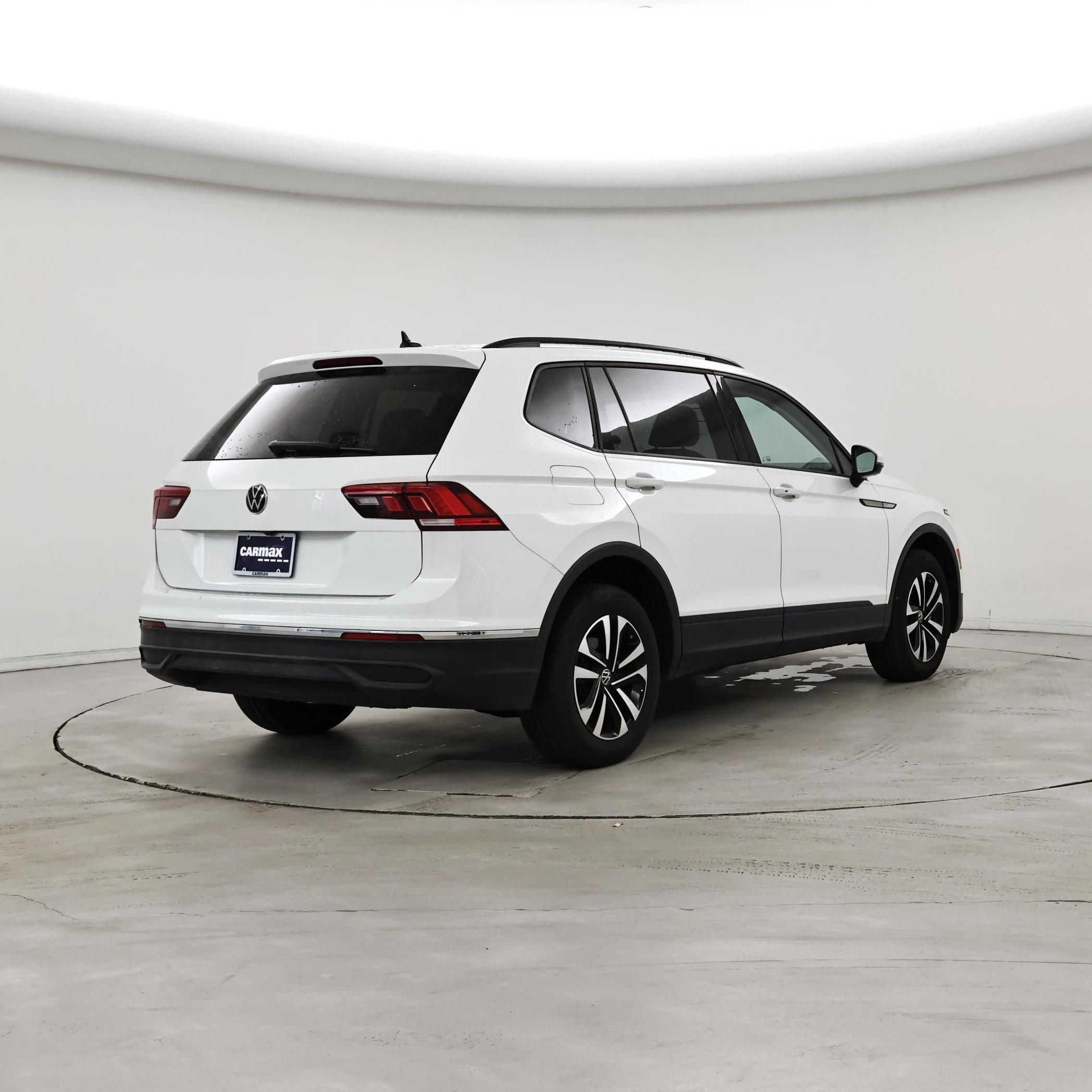 Thumbnail: 2022 Volkswagen Tiguan - 8