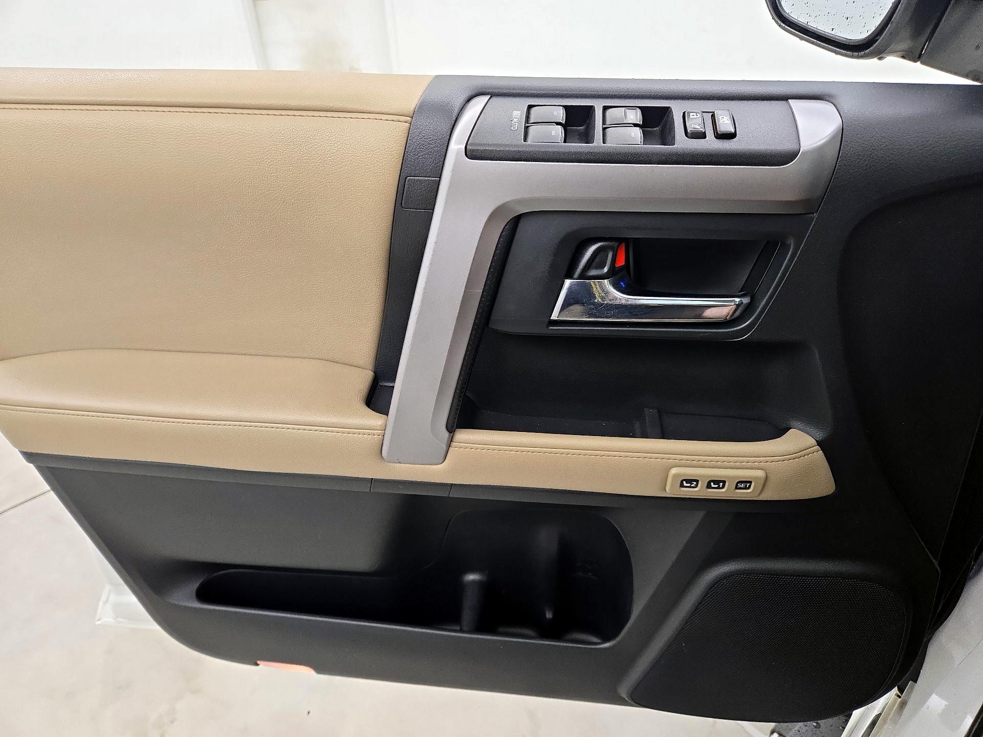 Thumbnail: 2015 Toyota 4Runner - 12