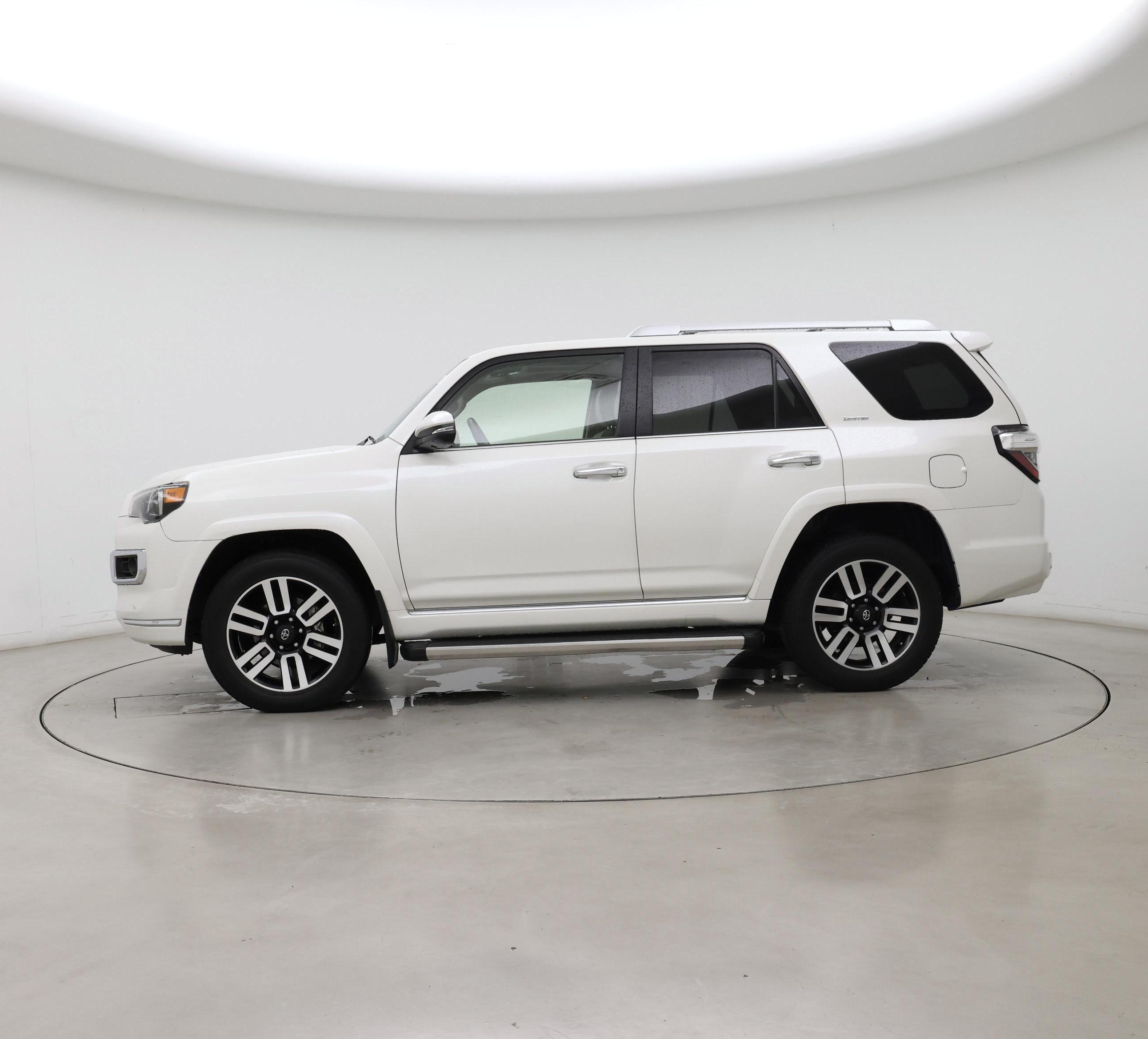 Thumbnail: 2015 Toyota 4Runner - 3