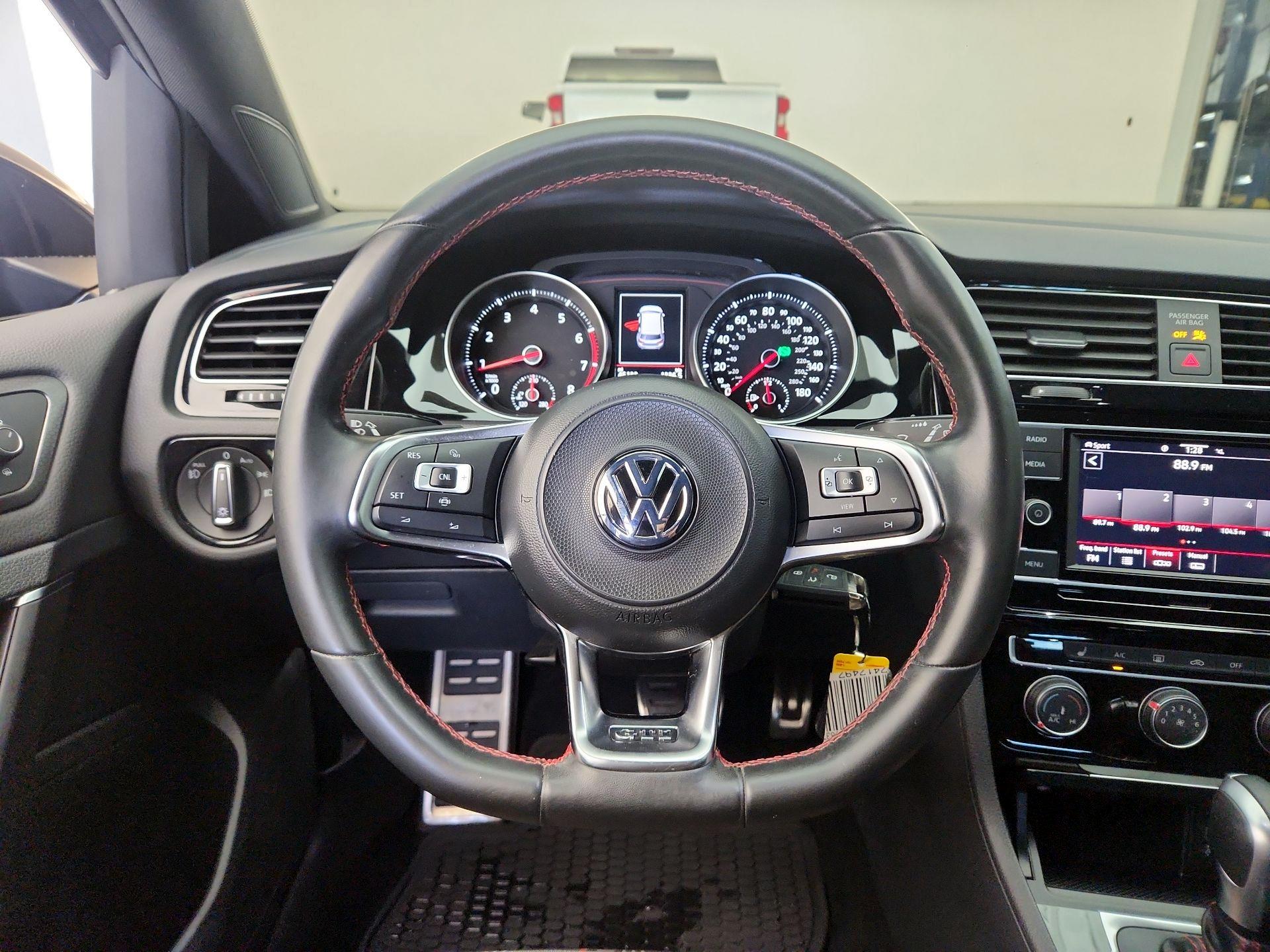 Thumbnail: 2020 Volkswagen Golf - 10