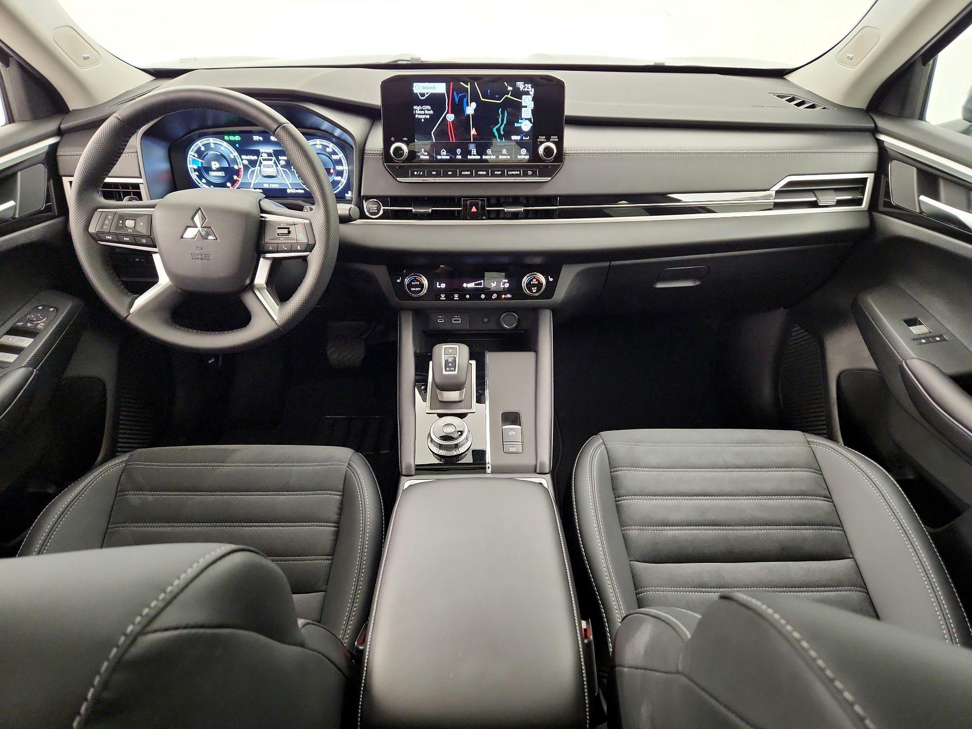 Thumbnail: 2024 Mitsubishi Outlander - 9