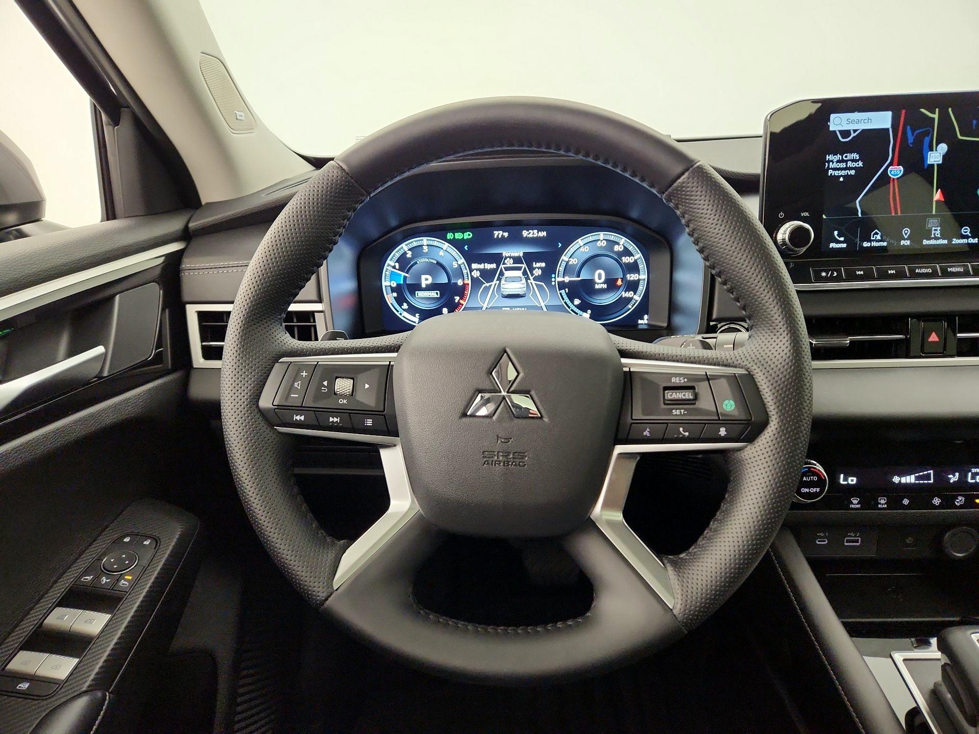 Thumbnail: 2024 Mitsubishi Outlander - 10