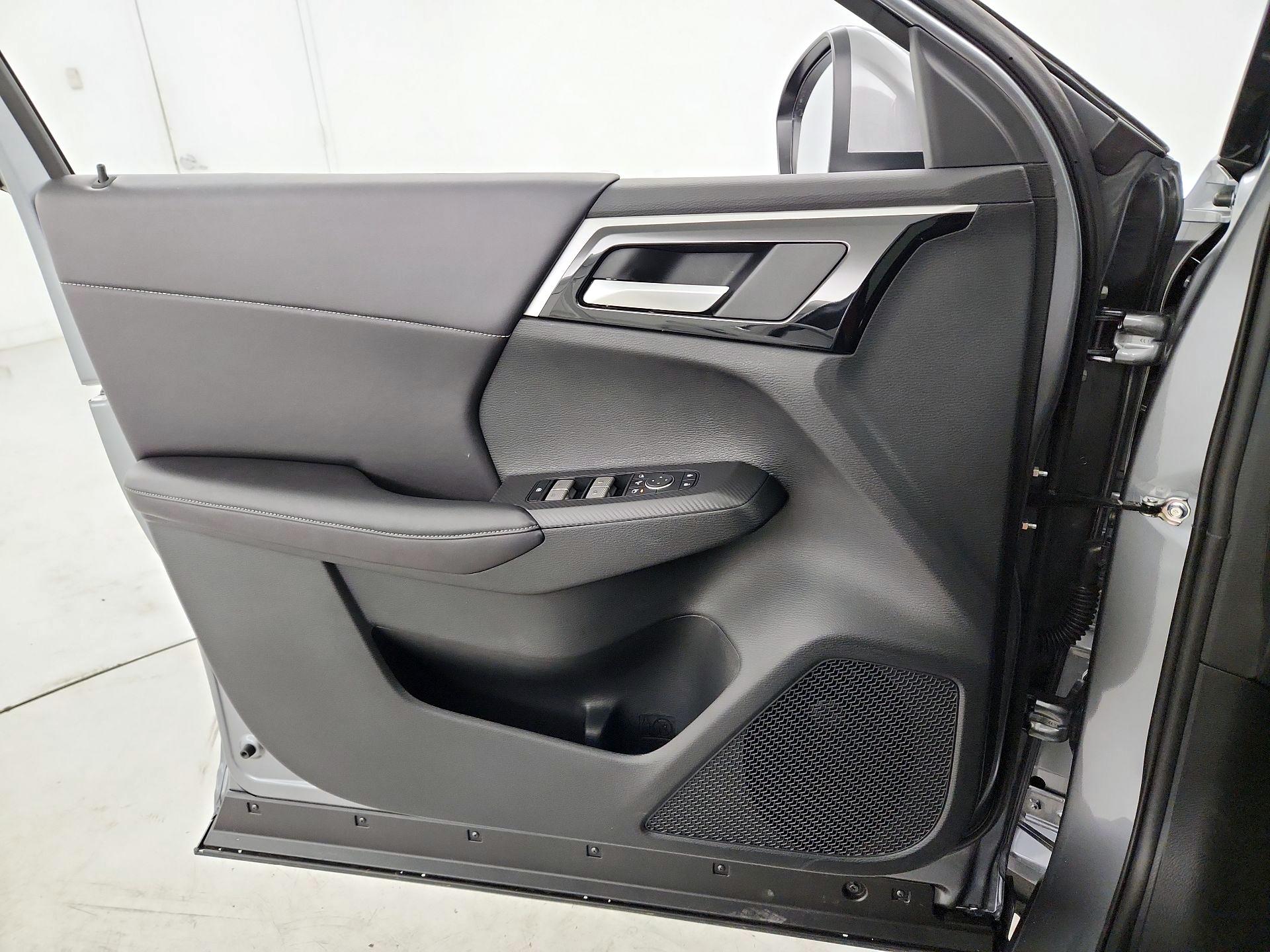 Thumbnail: 2024 Mitsubishi Outlander - 12