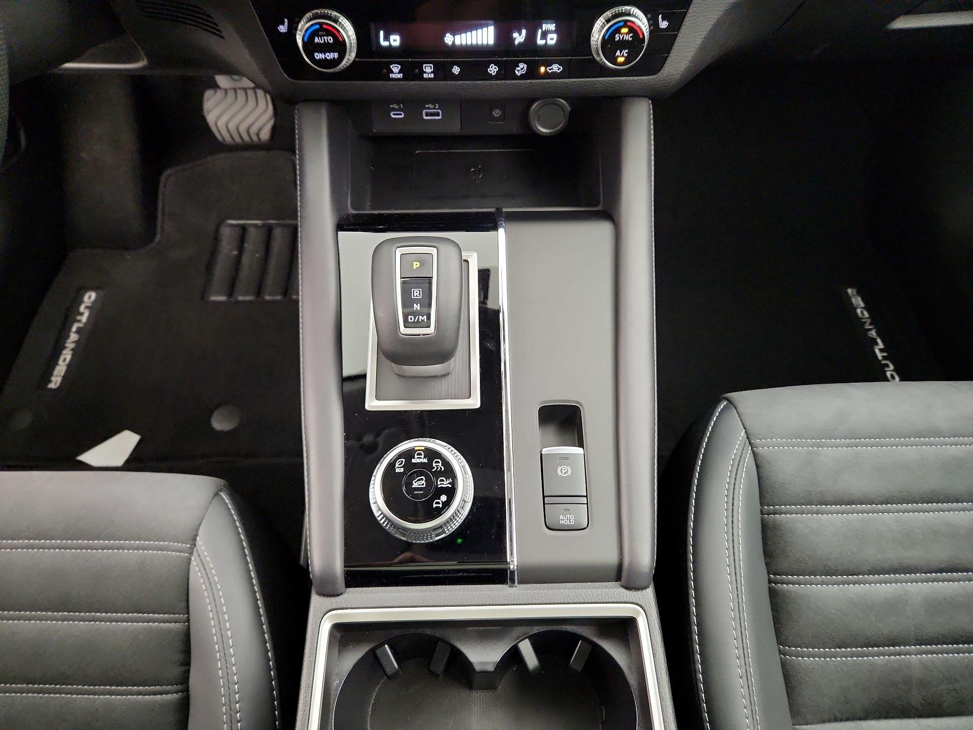 Thumbnail: 2024 Mitsubishi Outlander - 18