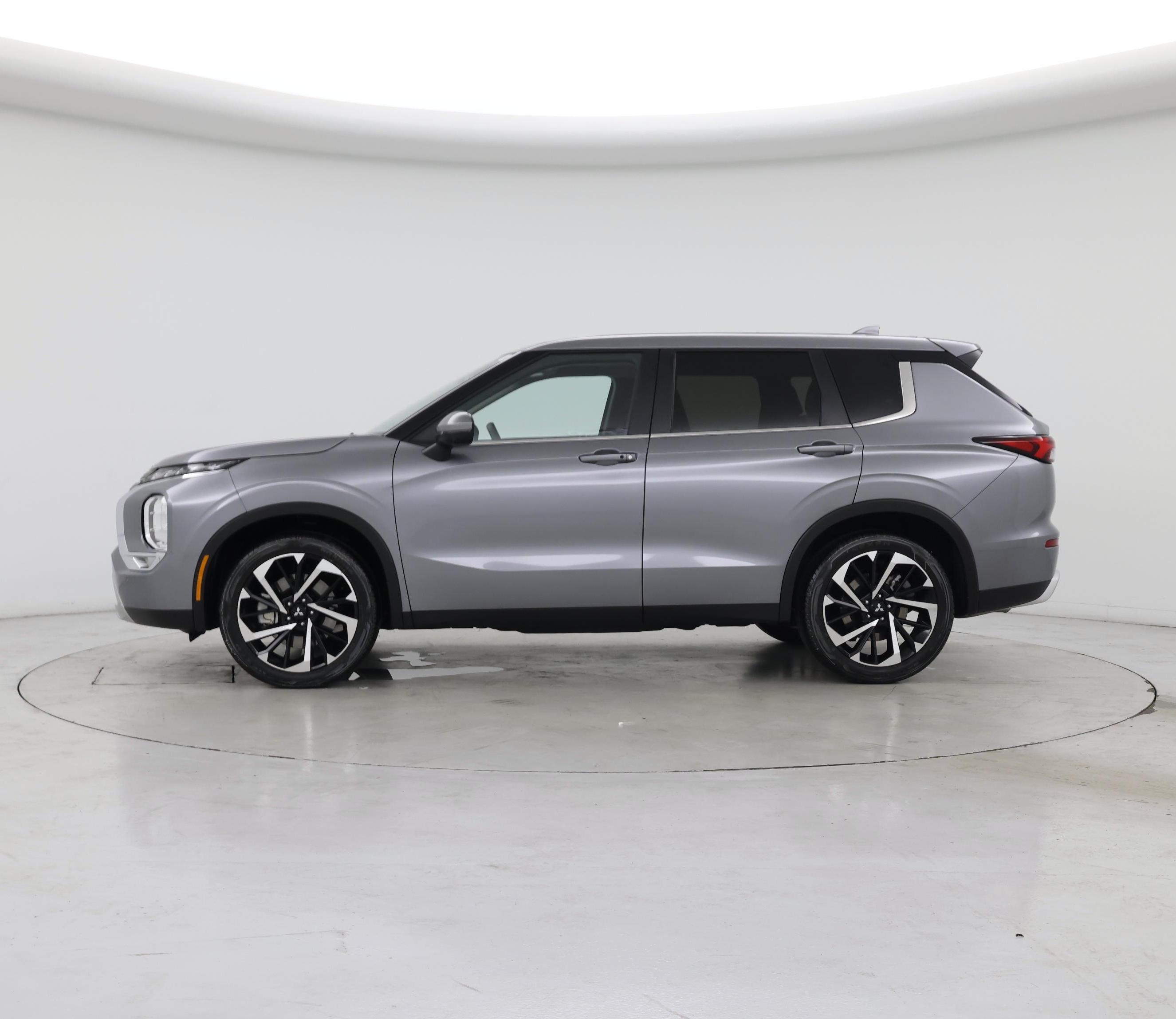 Thumbnail: 2024 Mitsubishi Outlander - 3