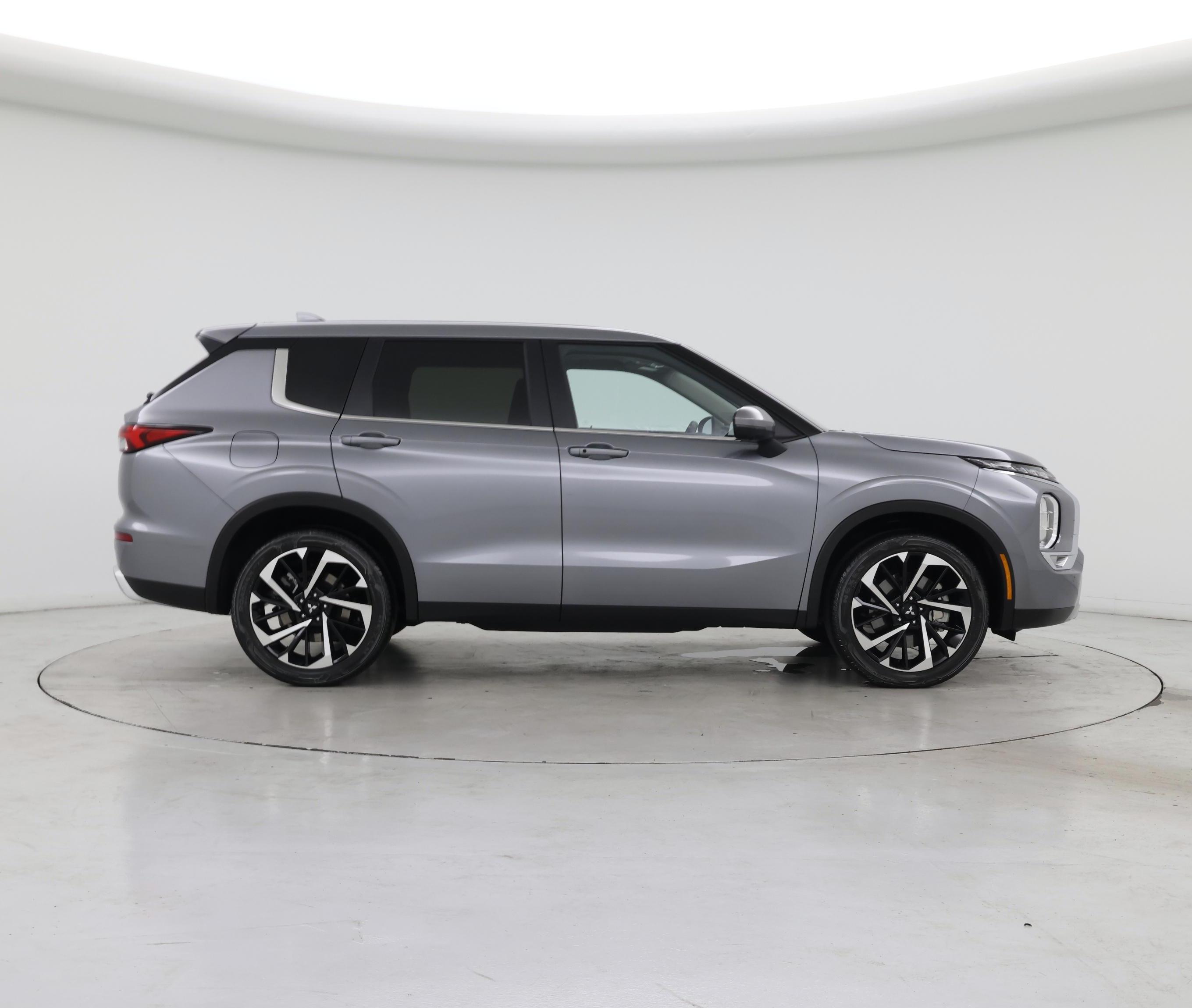 Thumbnail: 2024 Mitsubishi Outlander - 7